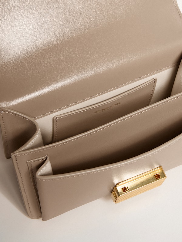 Golden Goose - Small Venezia Bag in beige boarded leather with gold details in 