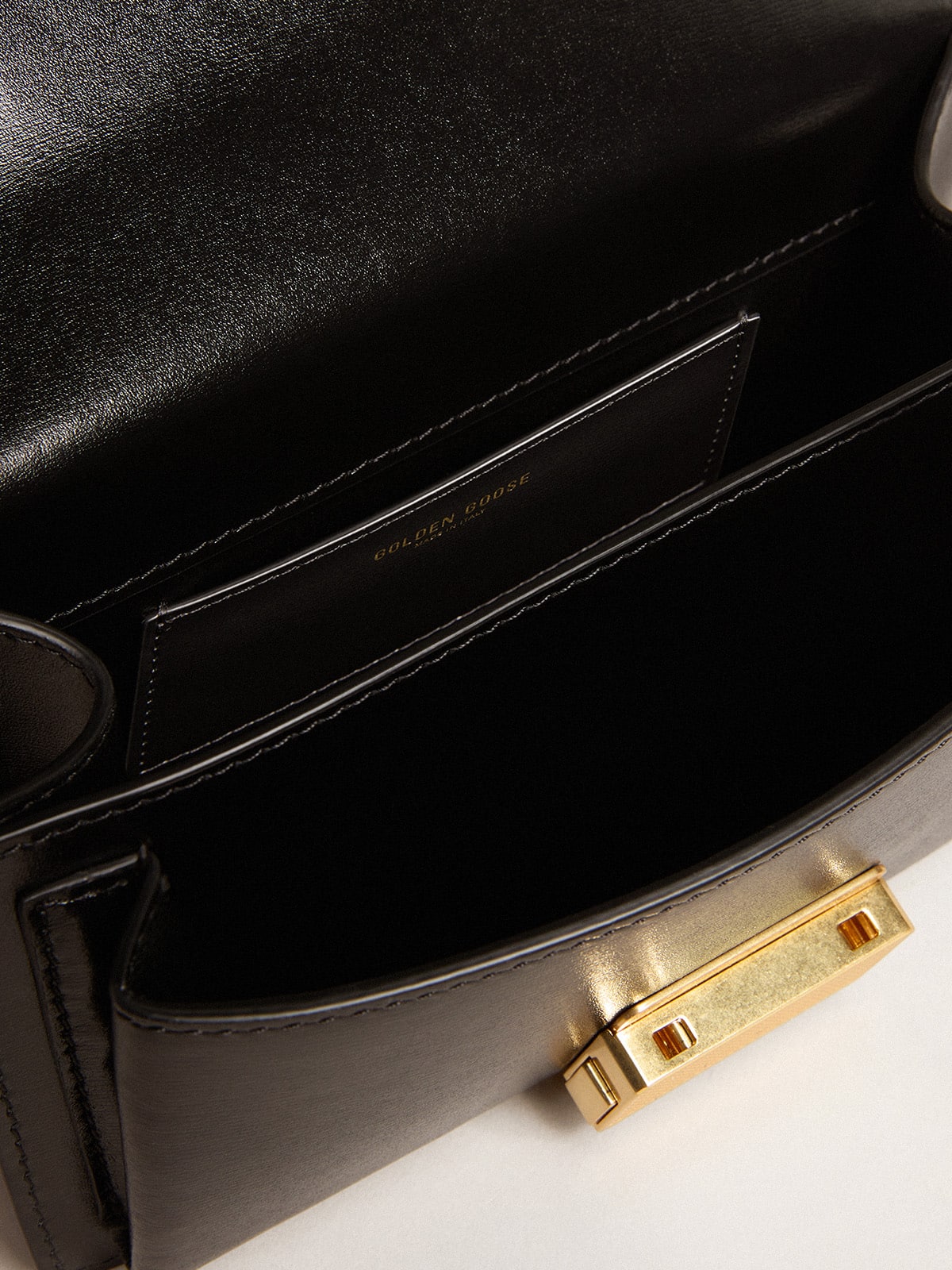 Golden Goose - Schwarze Venezia Bag Small aus Palmellato-Leder mit goldfarbenen Details in 