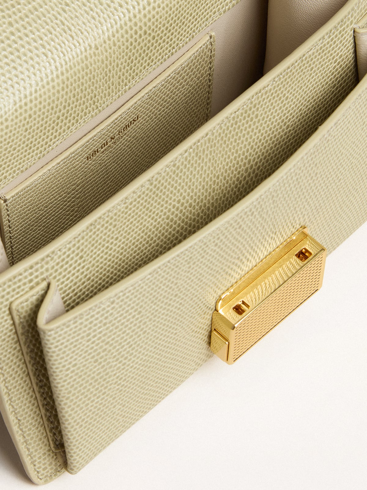 Golden Goose - Venezia Bag pequeño en piel verde claro trabajada con motivo pitón y detalles dorados in 