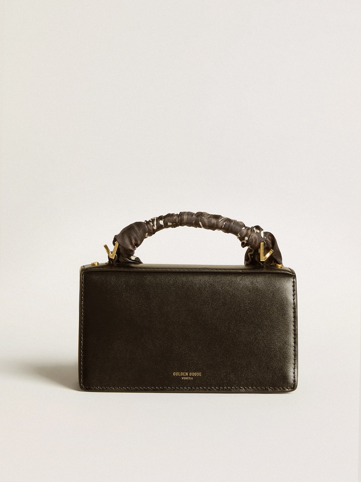 Golden Goose - Venezia Bag small en piel palmellato negra personalizado con fular de seda  in 