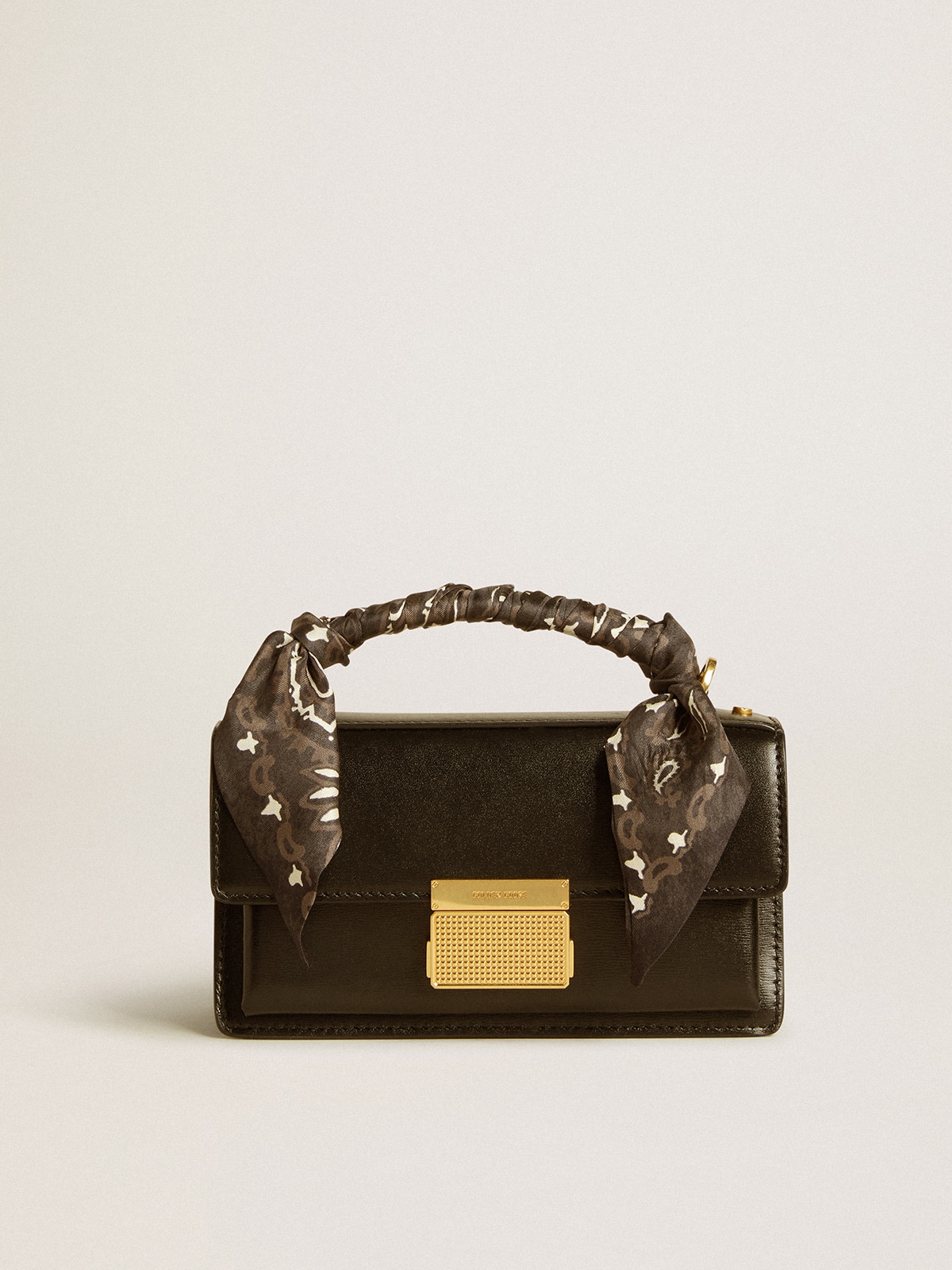 Golden Goose - Venezia Bag small en piel palmellato negra personalizado con fular de seda  in 