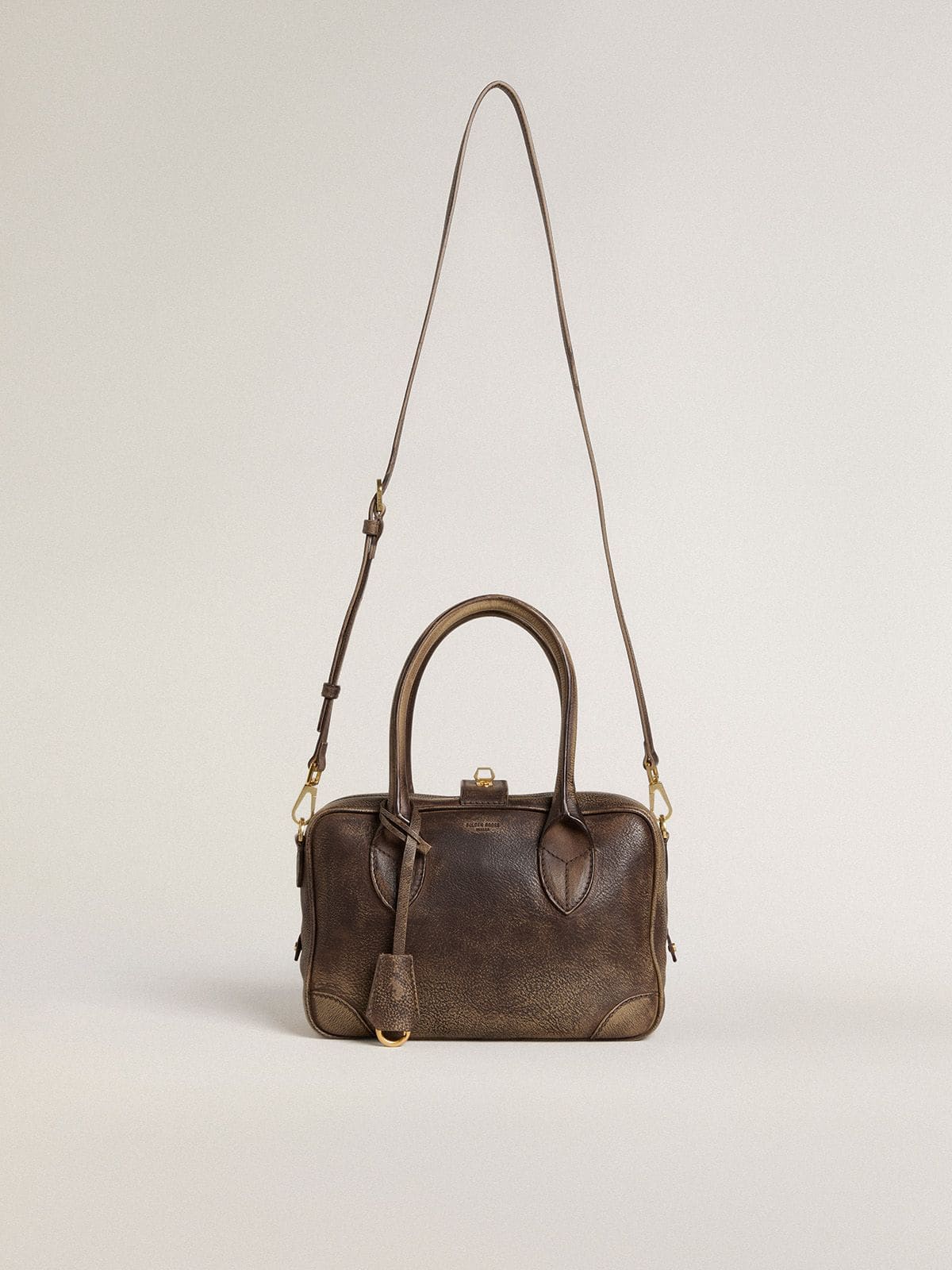 Vita Bag in brown vintage leather with gold details 