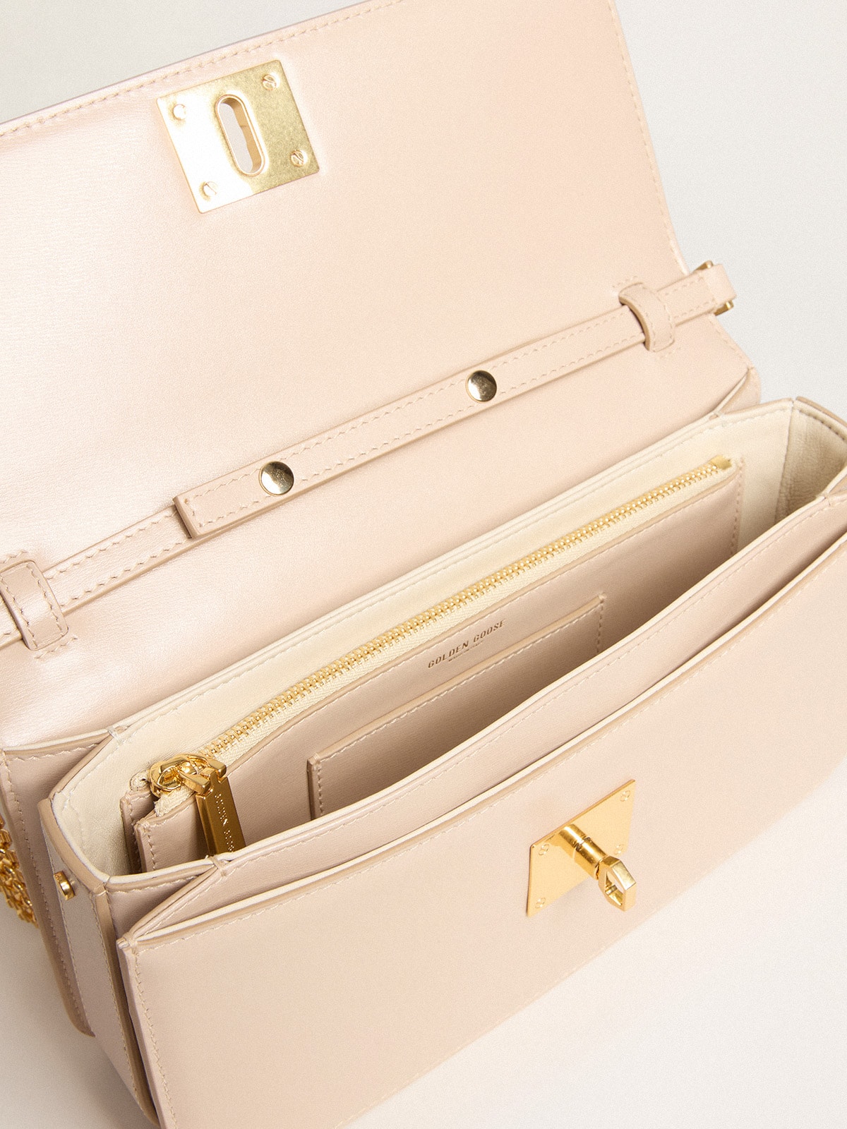 Golden Goose - Gioia Bag in pelle palmellato di colore rosa pallido e dettagli oro in 