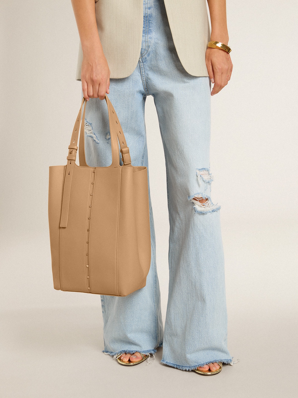 Golden Goose - 24/7 Bag en piel color capuchino con asas regulables in 