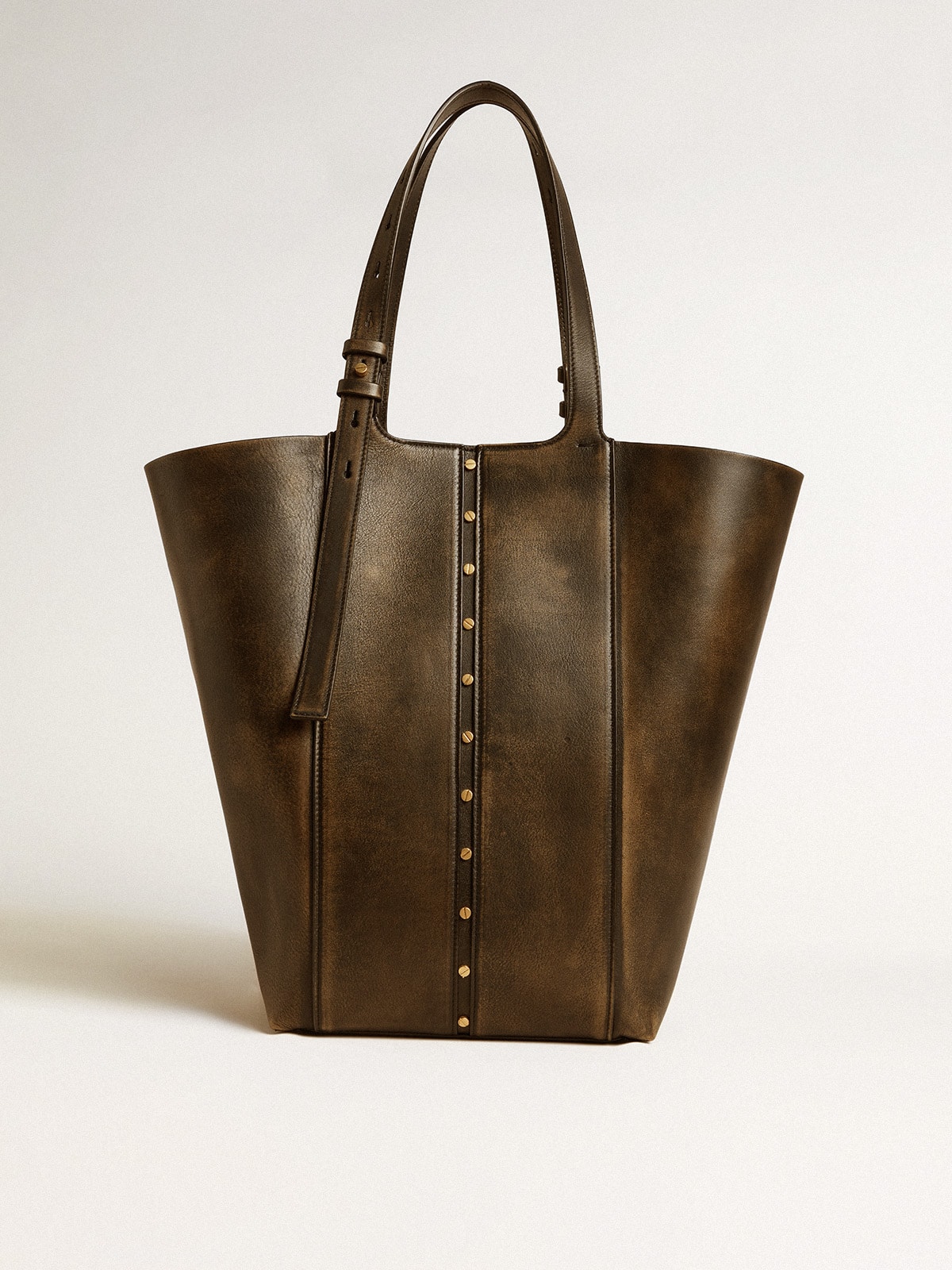 24/7 Bag in black distressed leather with adjustable handles