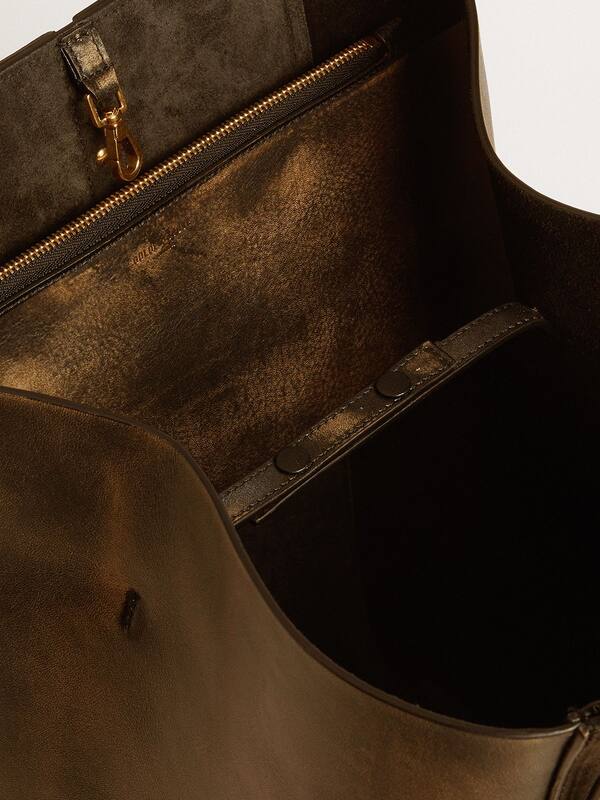Golden Goose - 24/7 Bag North South in black distressed leather with adjustable handles in 