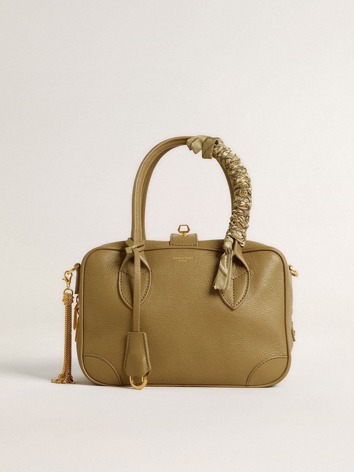 Golden Goose - Charm aus geflochtenem taubengrauem Gewebe mit Messingkette in 