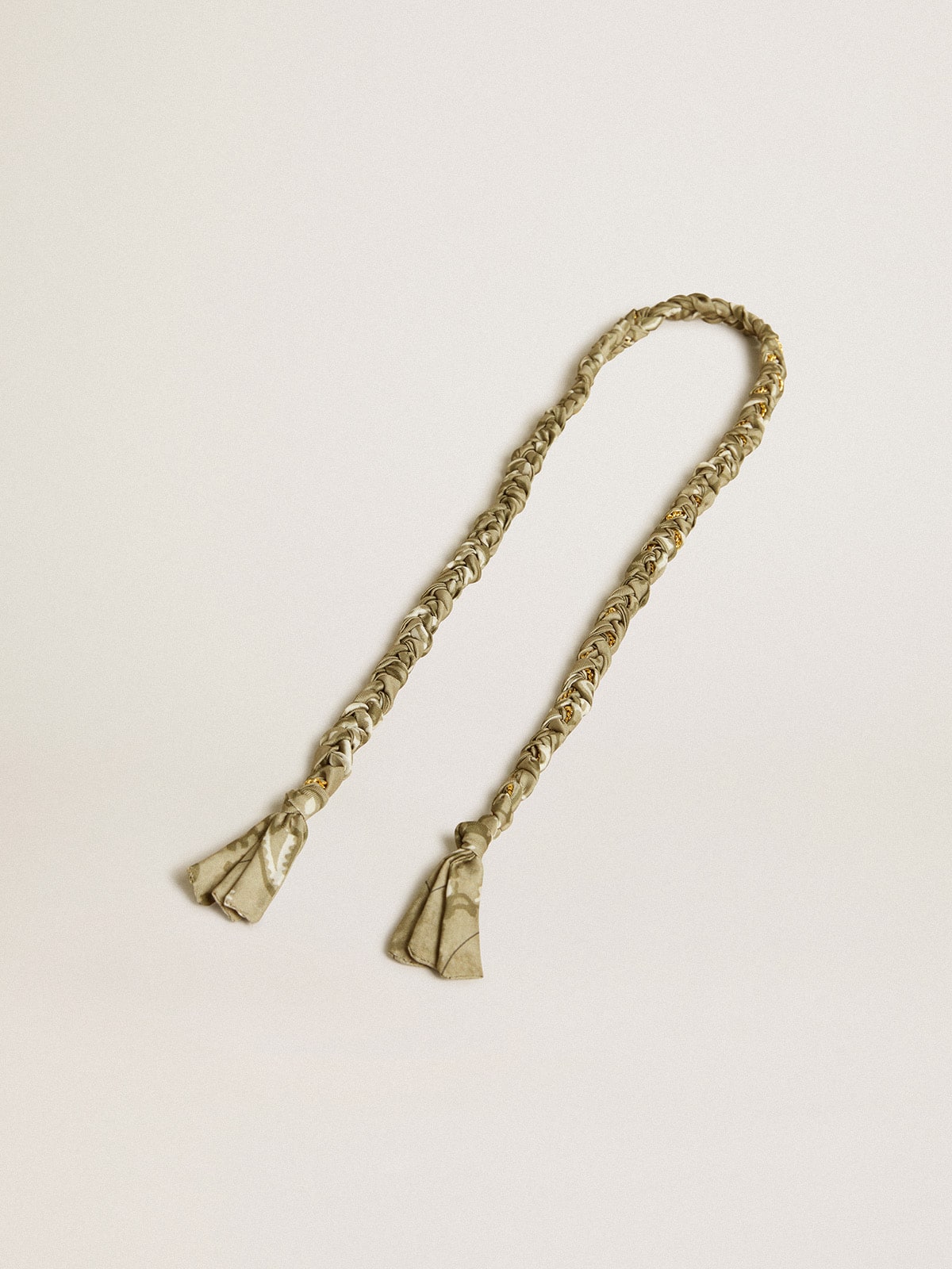 Golden Goose - Charm aus geflochtenem taubengrauem Gewebe mit Messingkette in 