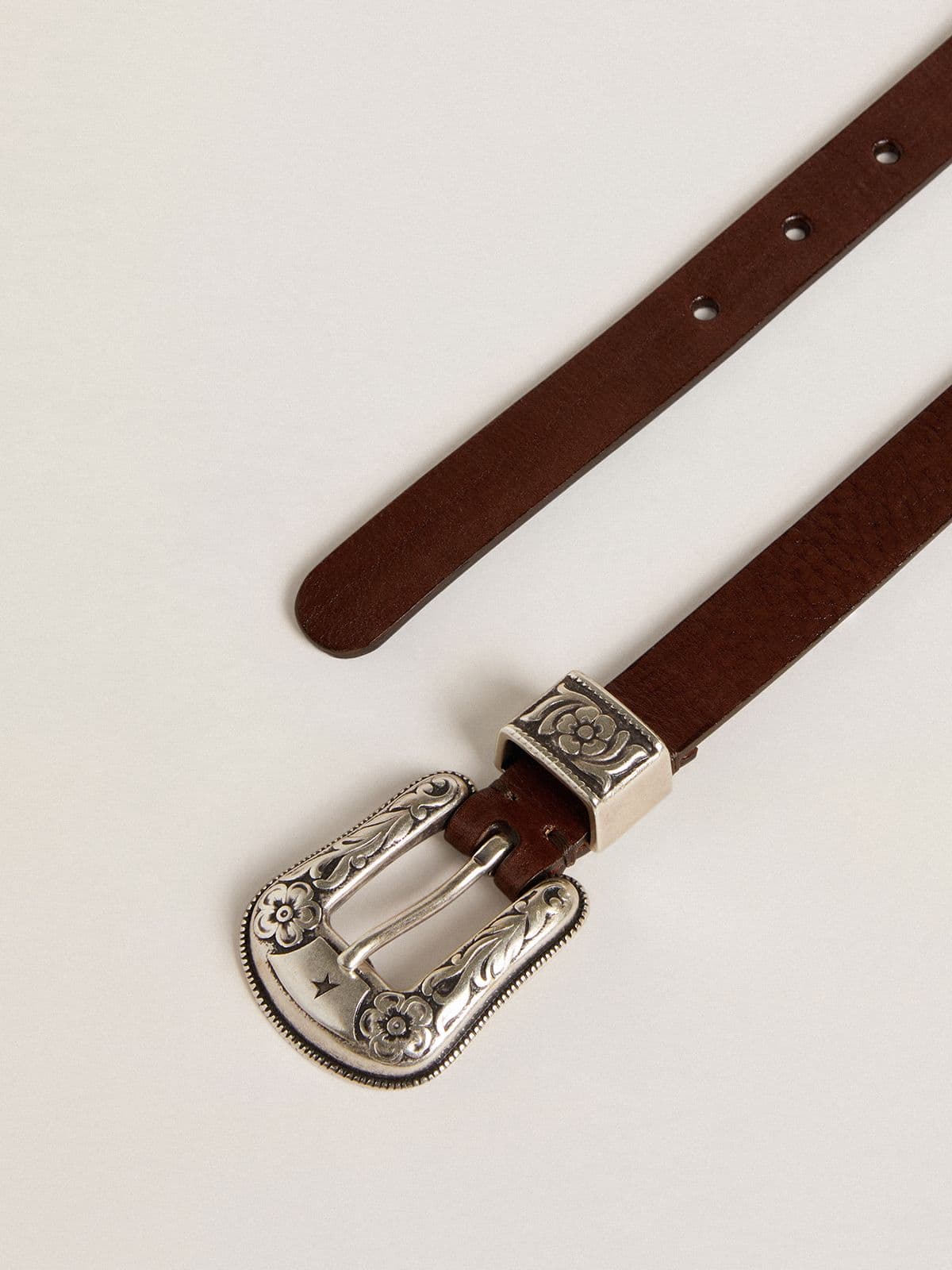 Golden Goose - Ceinture pour femme en cuir marron foncé avec boucle décorée argentée in 