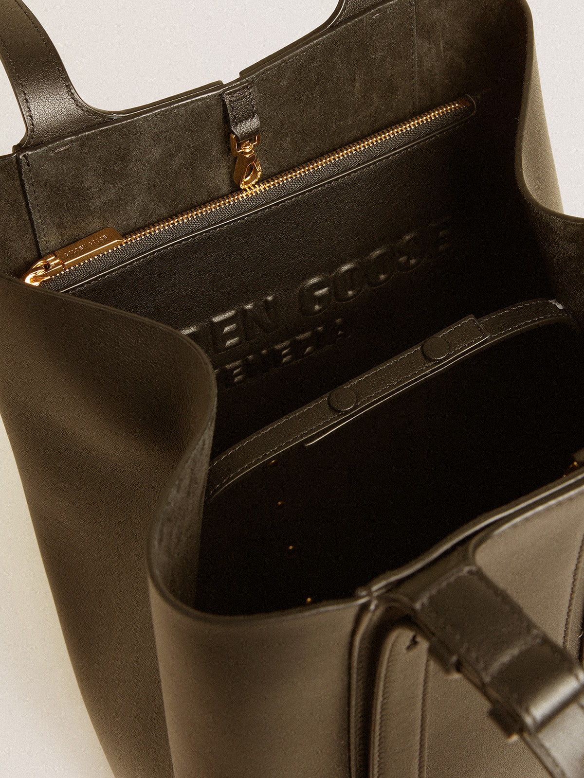 Golden Goose - Pouch in black leather with raised logo in 