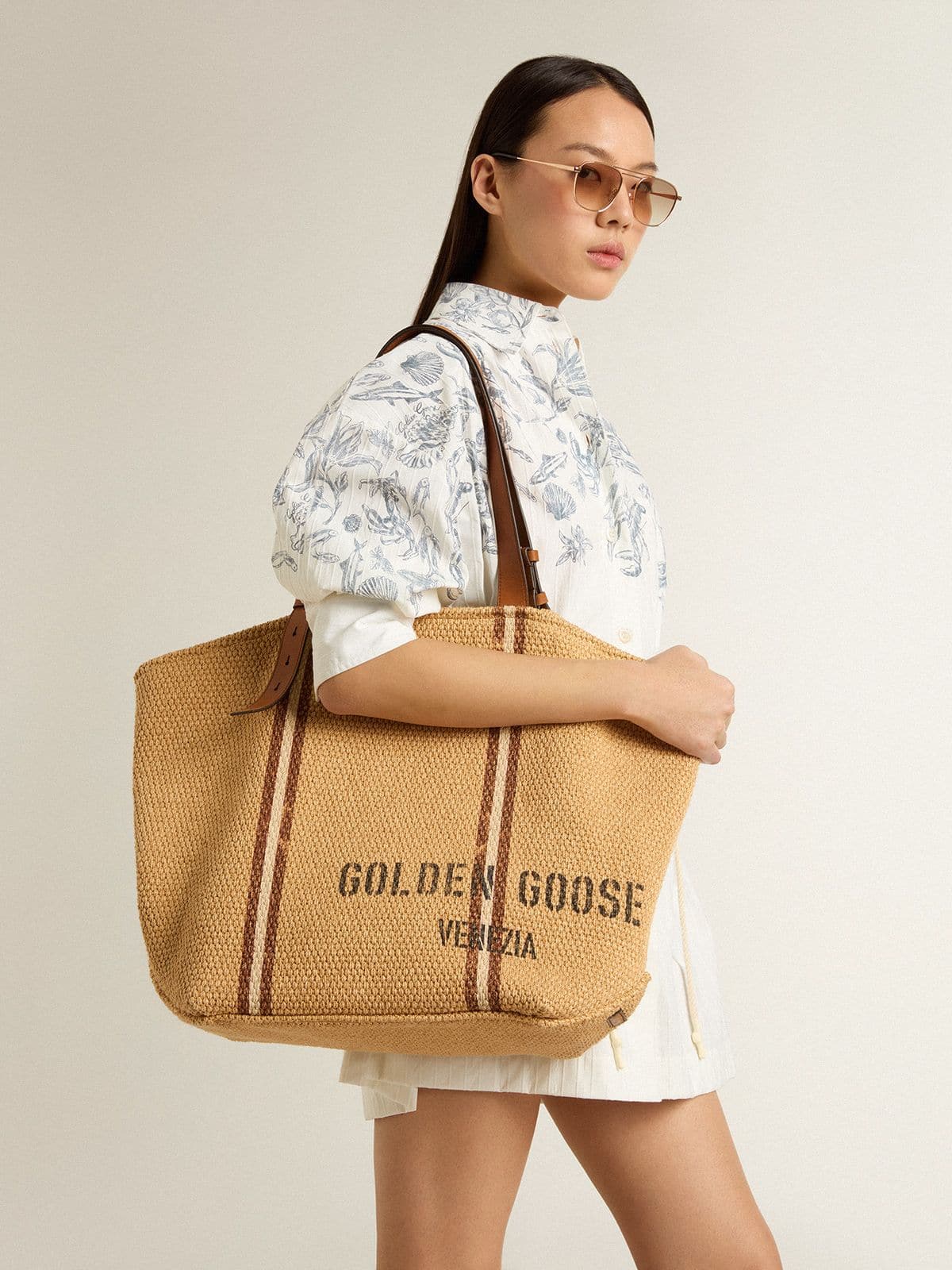 Golden Goose - 24.7 tote bag in natural raffia and brown leather with gold metallic details in 