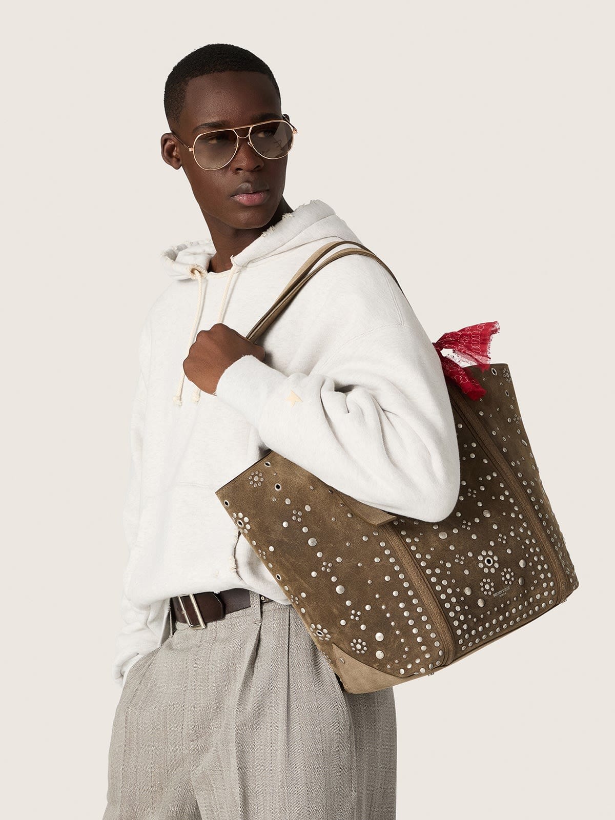 24/7 Bag EW Regular in pelle scamosciata verde militare con borchie e occhielli argento