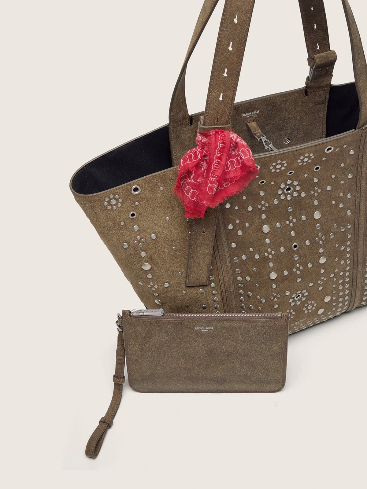 Golden Goose - 24/7 Bag EW Regular in pelle scamosciata verde militare con borchie e occhielli argento in 