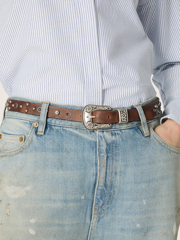 G&uuml;rtel Lace aus lederbraunem Washed-Leder mit Nieten und Metallintarsien