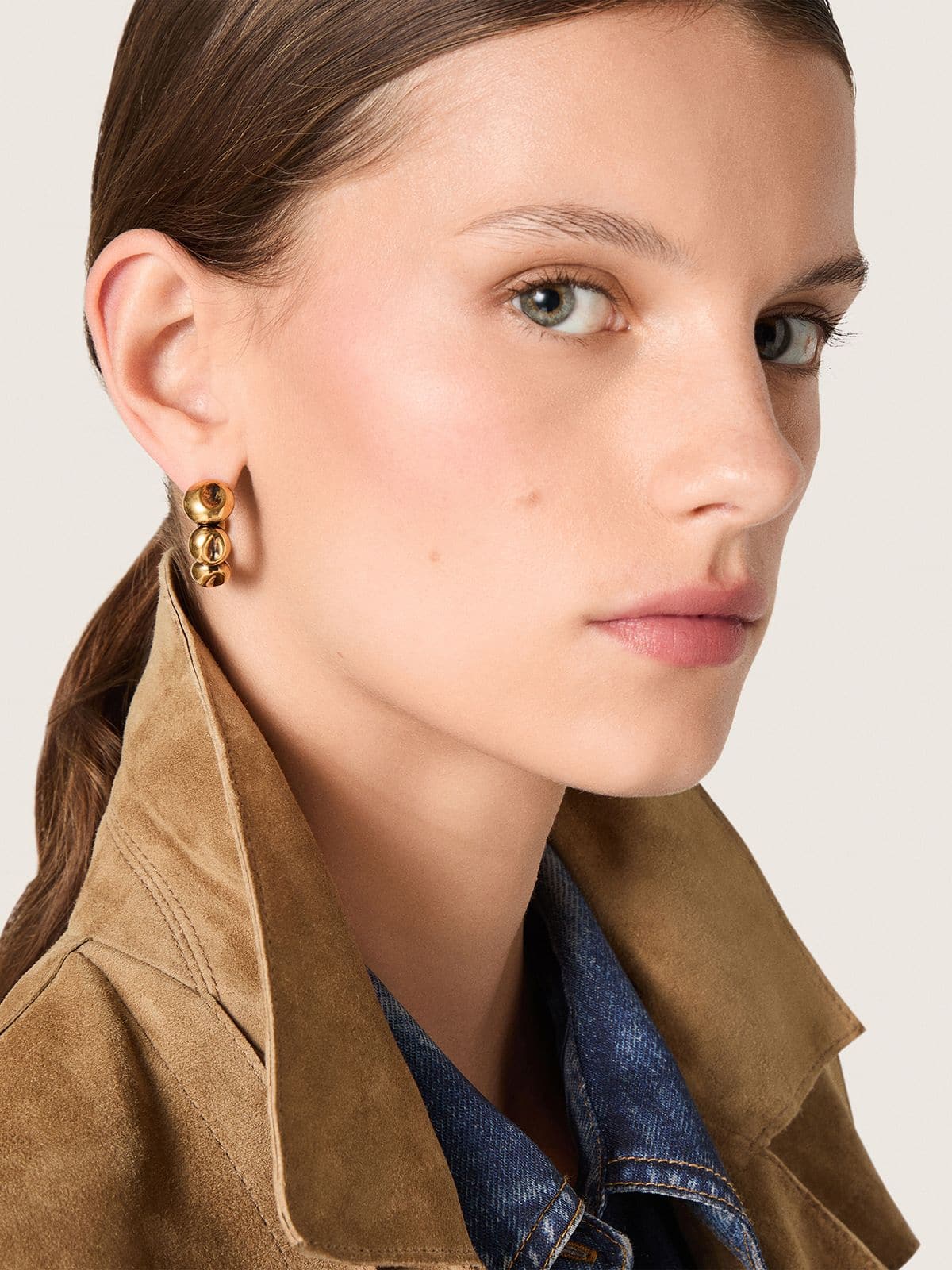 Golden Goose - Pendientes circulares con tachas color dorado antiguo in 