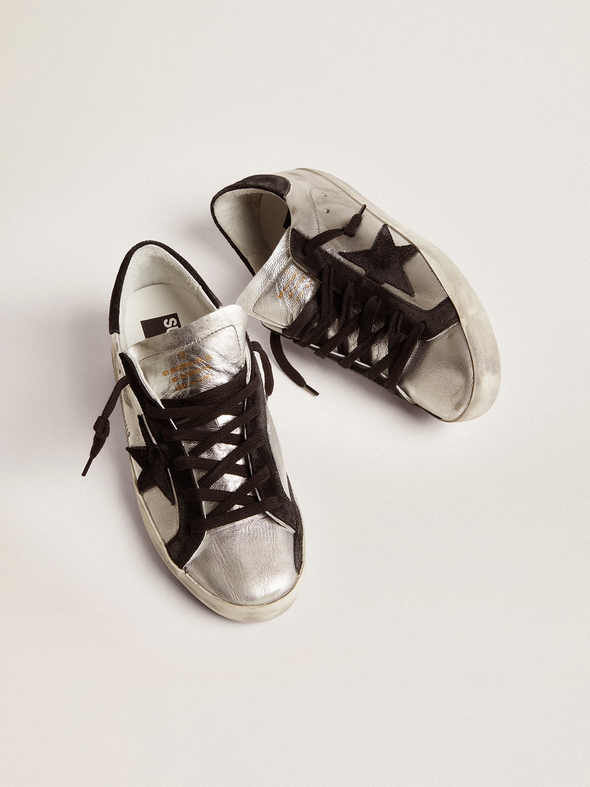 Golden Goose - Super-Star feminino e couro prateado com inserções em contraste in 