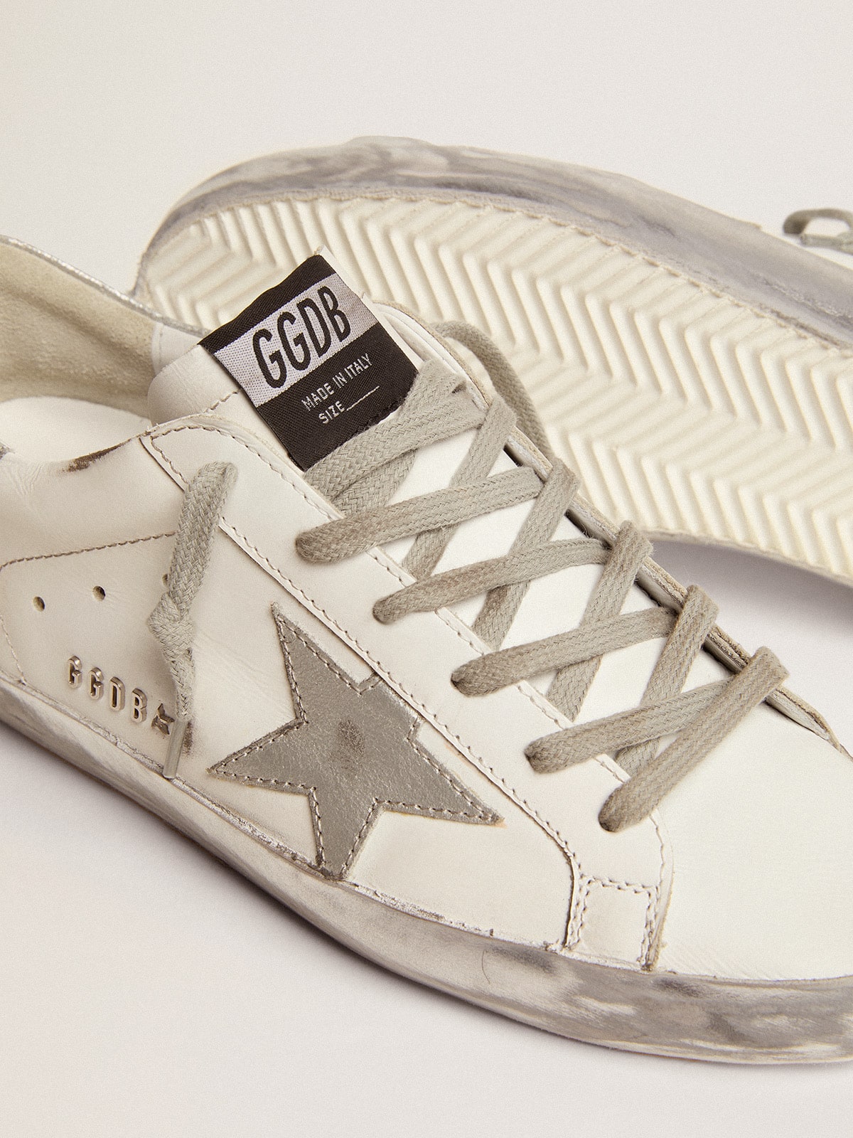 Golden Goose - Damen Super-Star mit silberfunkelndem Foxing und Metallnieten-Schriftzug in 