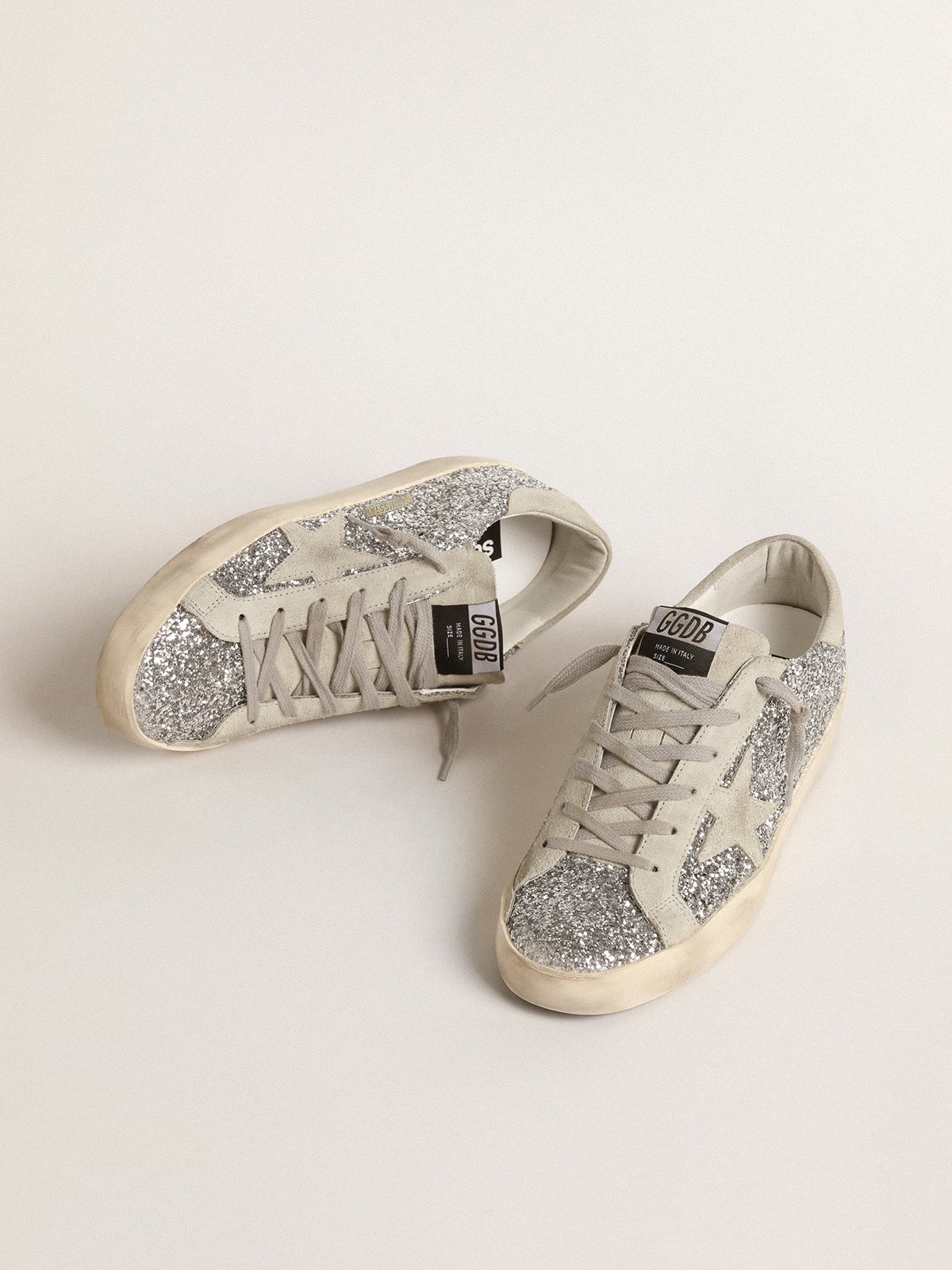 Golden Goose - Super-Star aus silberfarbenem Glitzer mit eisgrauem Raulederstern in 