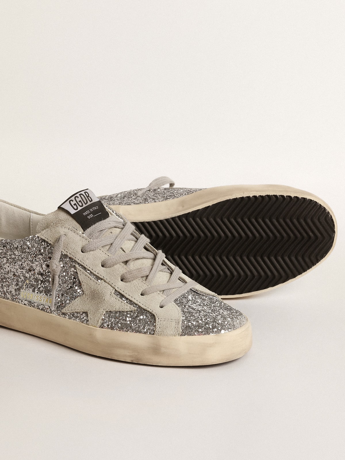 Golden Goose - Super-Star aus silberfarbenem Glitzer mit eisgrauem Raulederstern in 