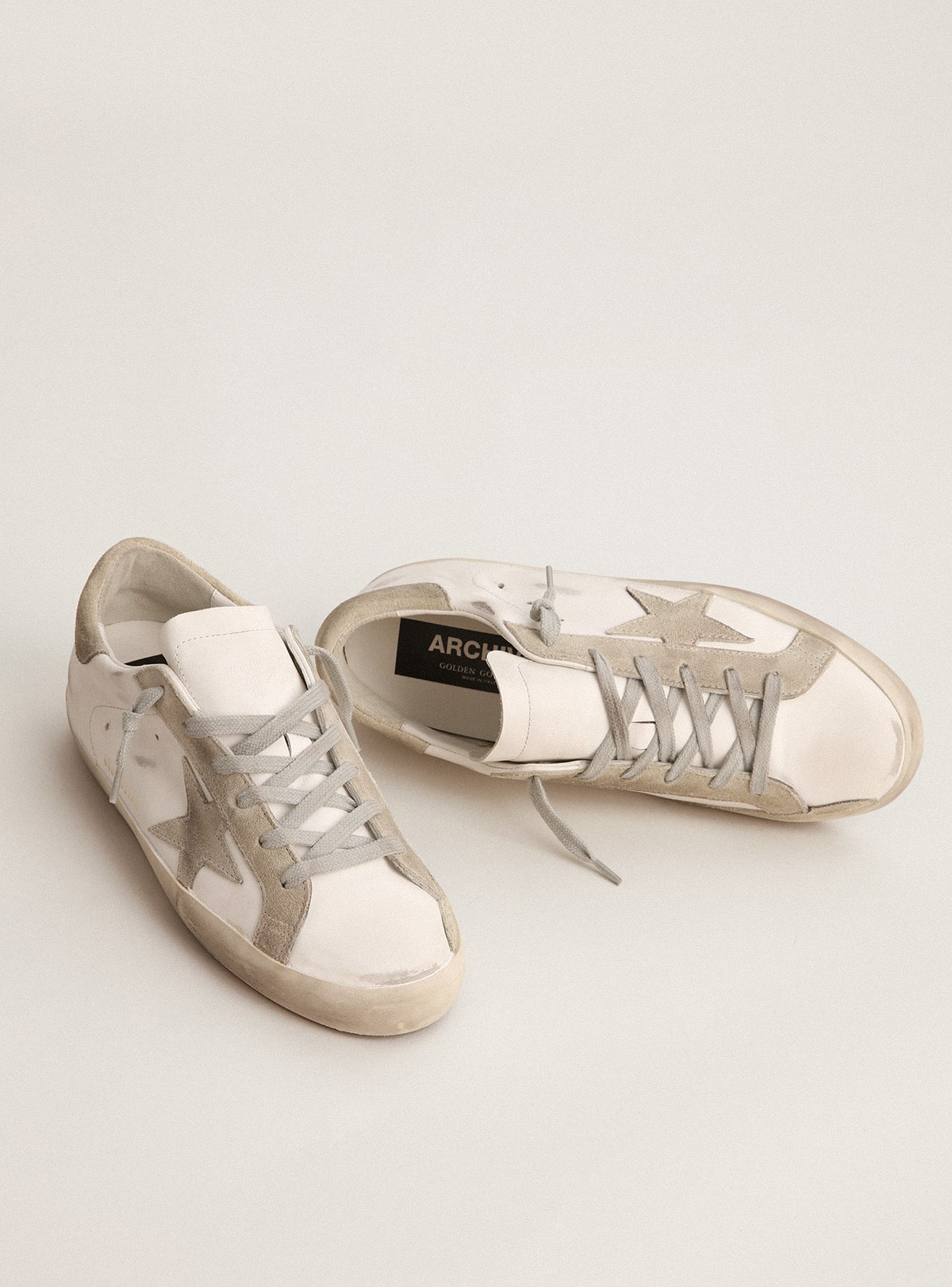 Golden Goose - Super-Star Damen mit Stern und Ferse aus grauem Rauleder in 