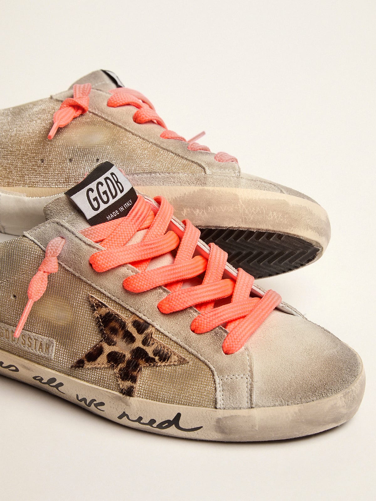 Golden Goose - Gold-colored Super-Star sneakers with checkered pattern and handwriting in 