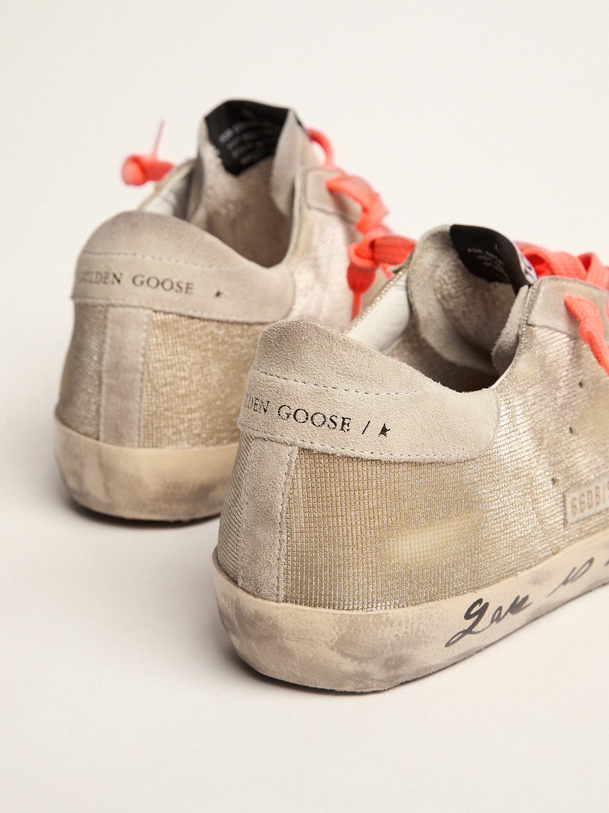 Golden Goose - Gold-colored Super-Star sneakers with checkered pattern and handwriting in 