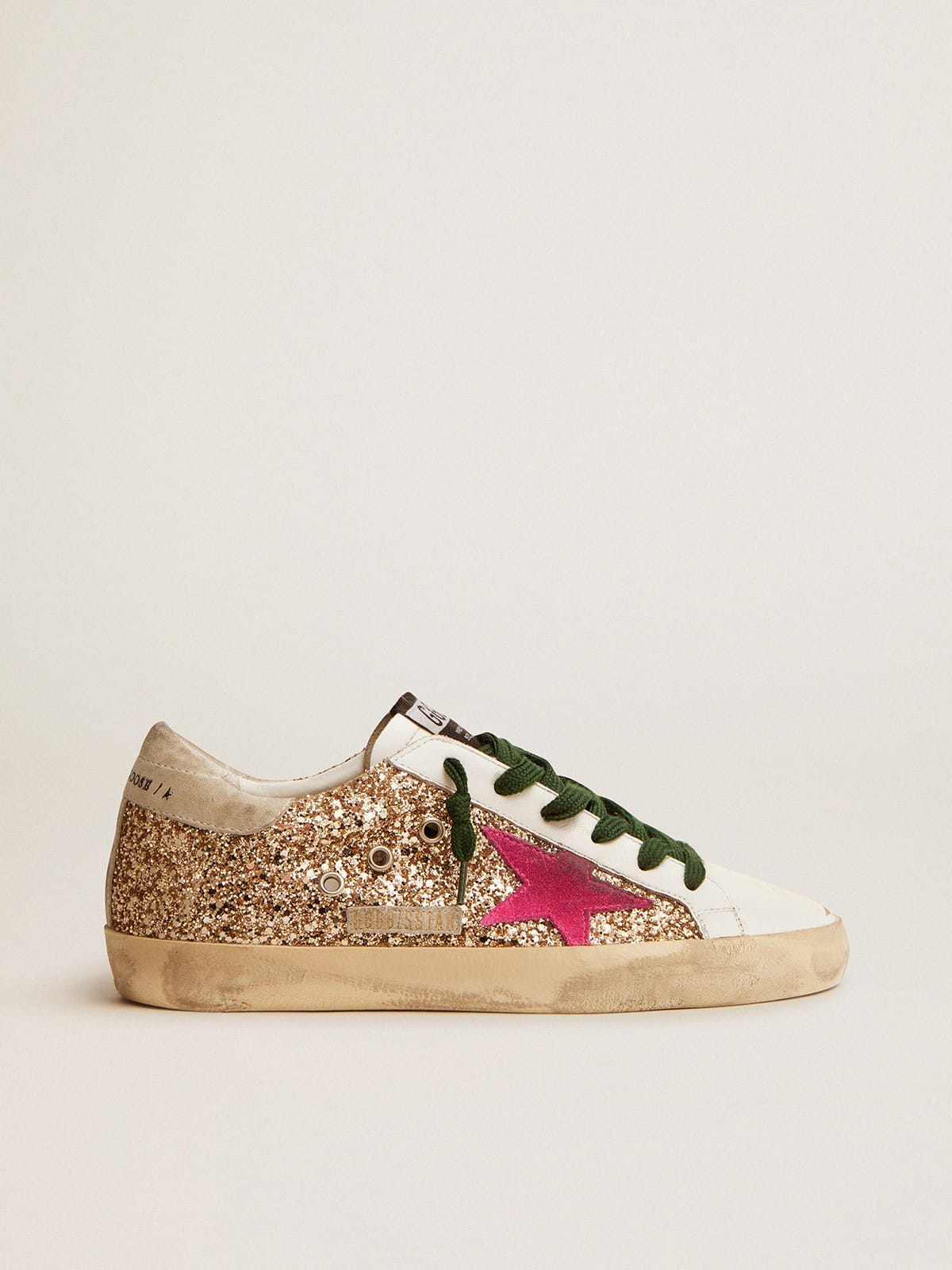 Golden Goose - Sneakers Super-Star pailletées dorées avec étoile en daim rose fluo in 