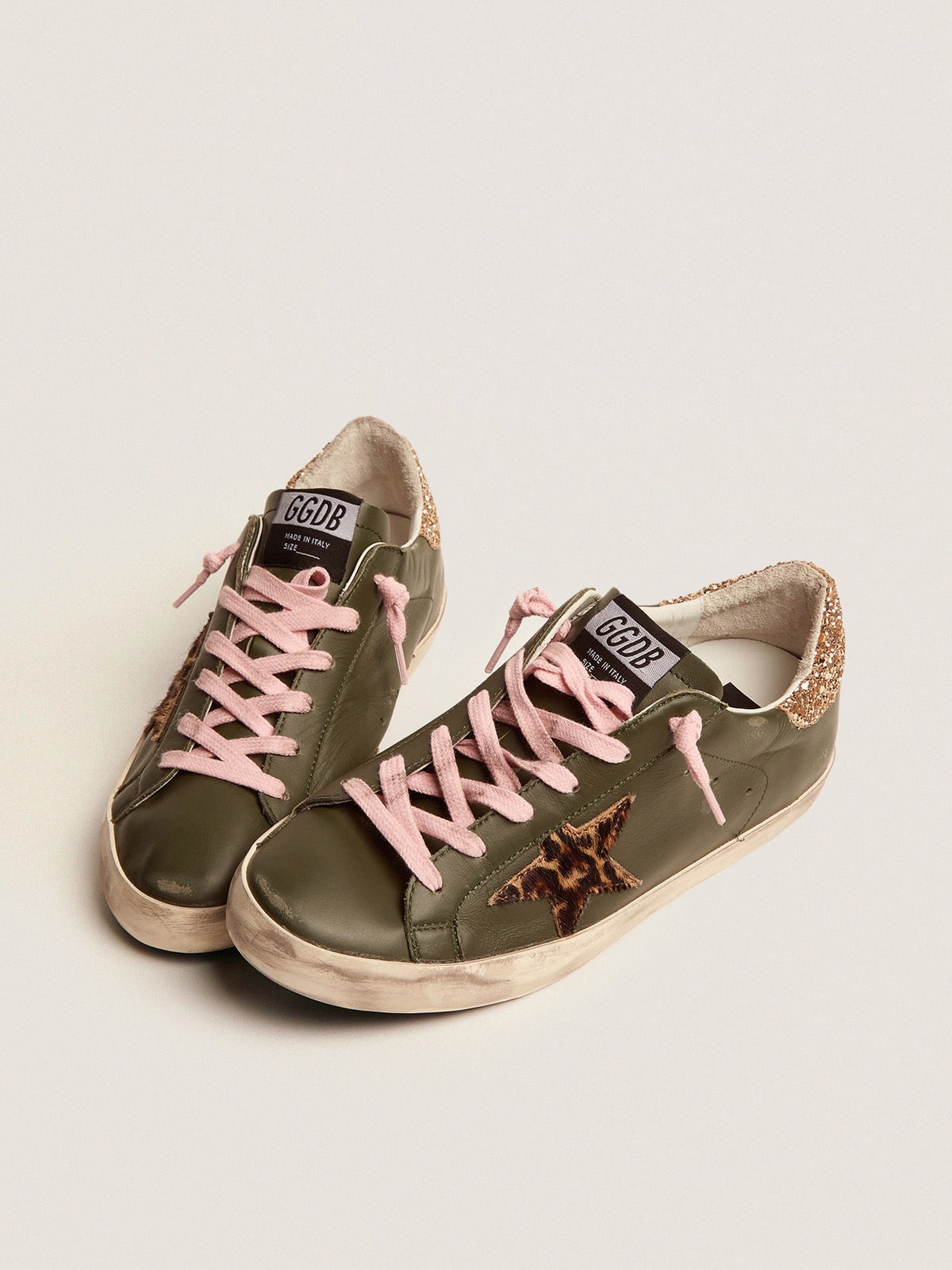 Golden Goose - Sneakers Super-Star en cuir vert foncé avec contrefort pailleté doré in 