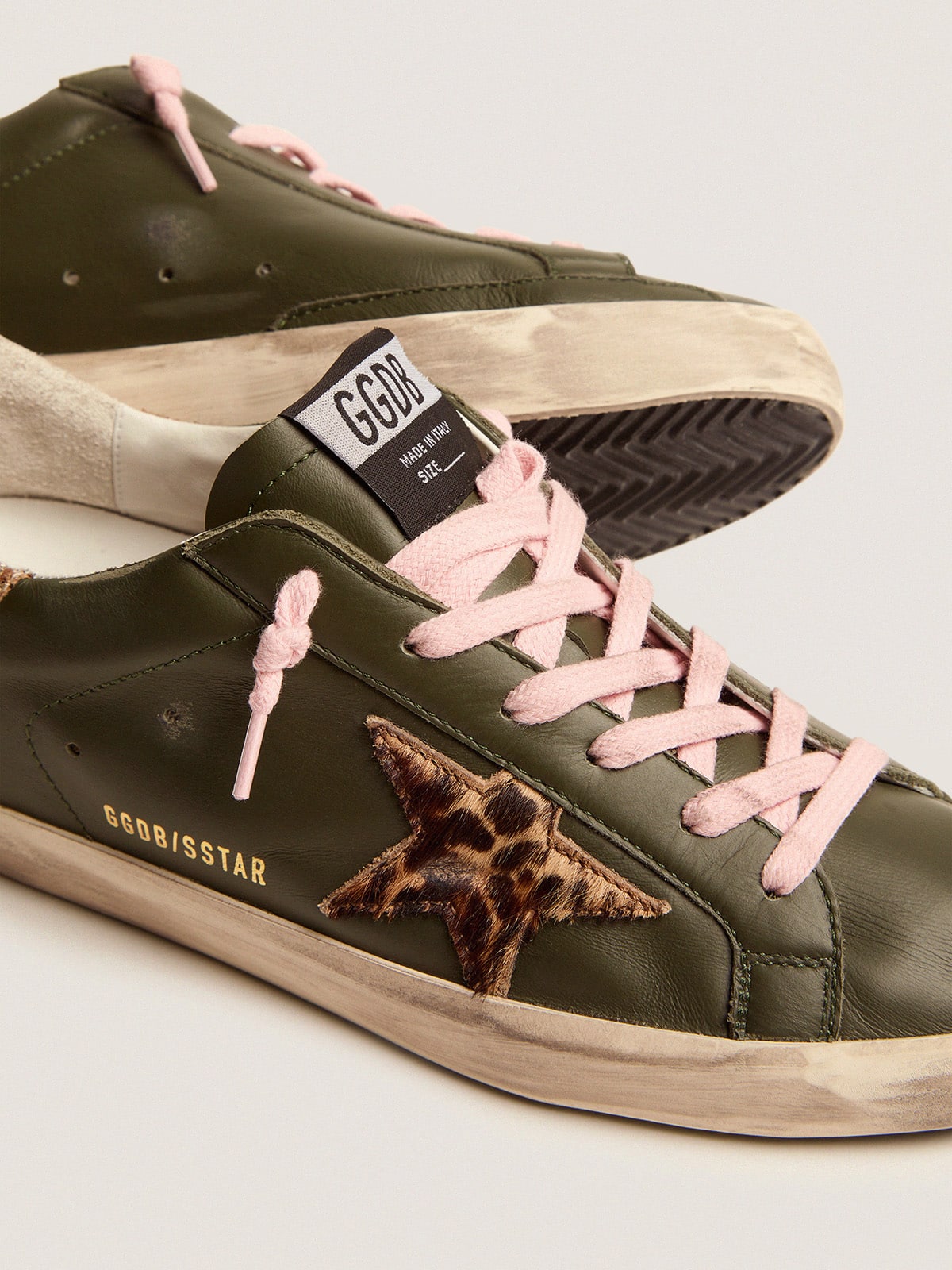 Golden Goose - Tênis Super-Star de couro verde escuro e talão de glitter dourado in 