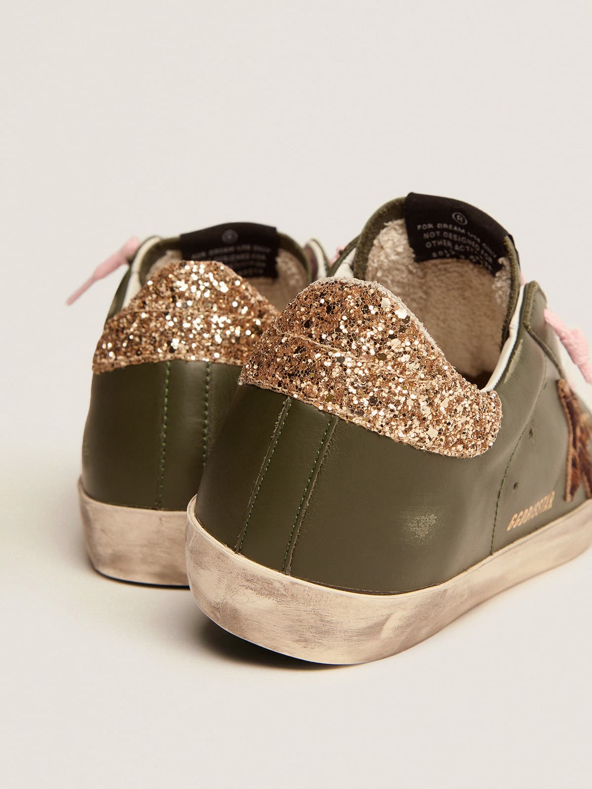 Golden Goose - Sneaker Super-Star in pelle verde scuro e talloncino in glitter dorati in 