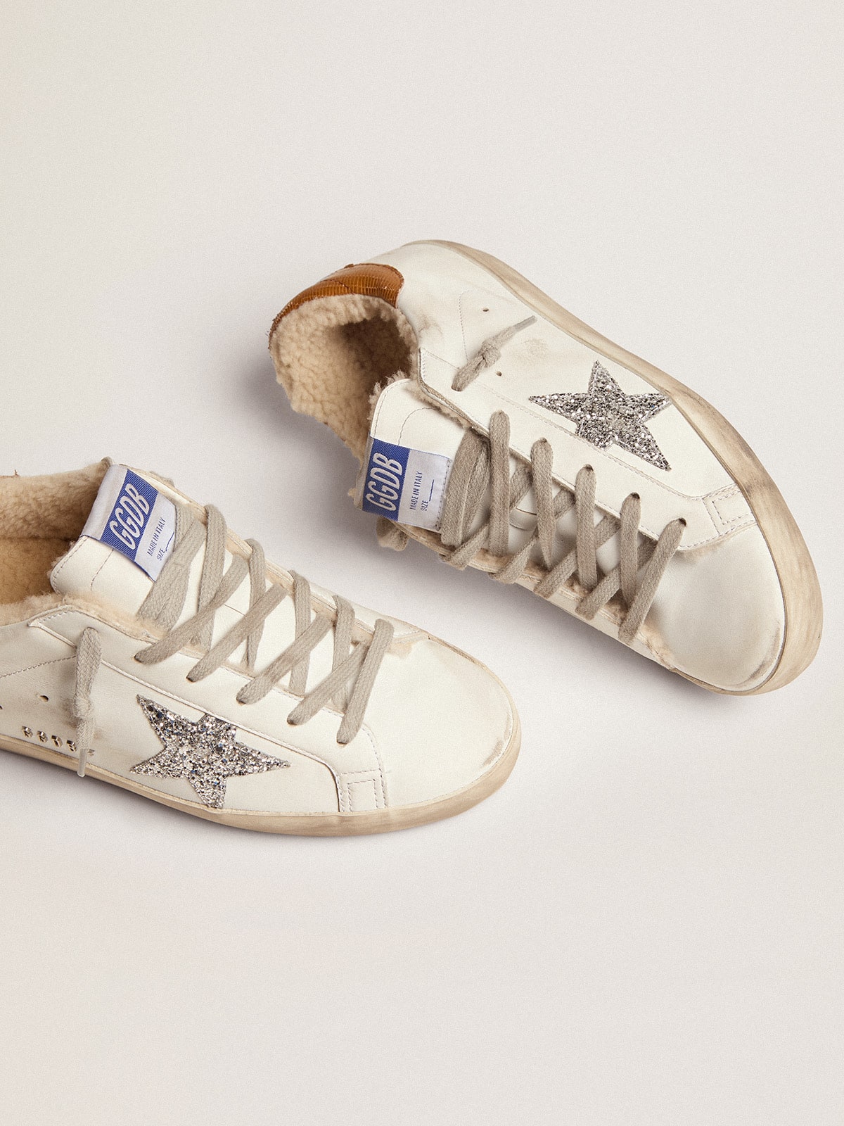 Golden Goose - Super-Star feminino com forro de shearling e estrela de glitter prateado in 