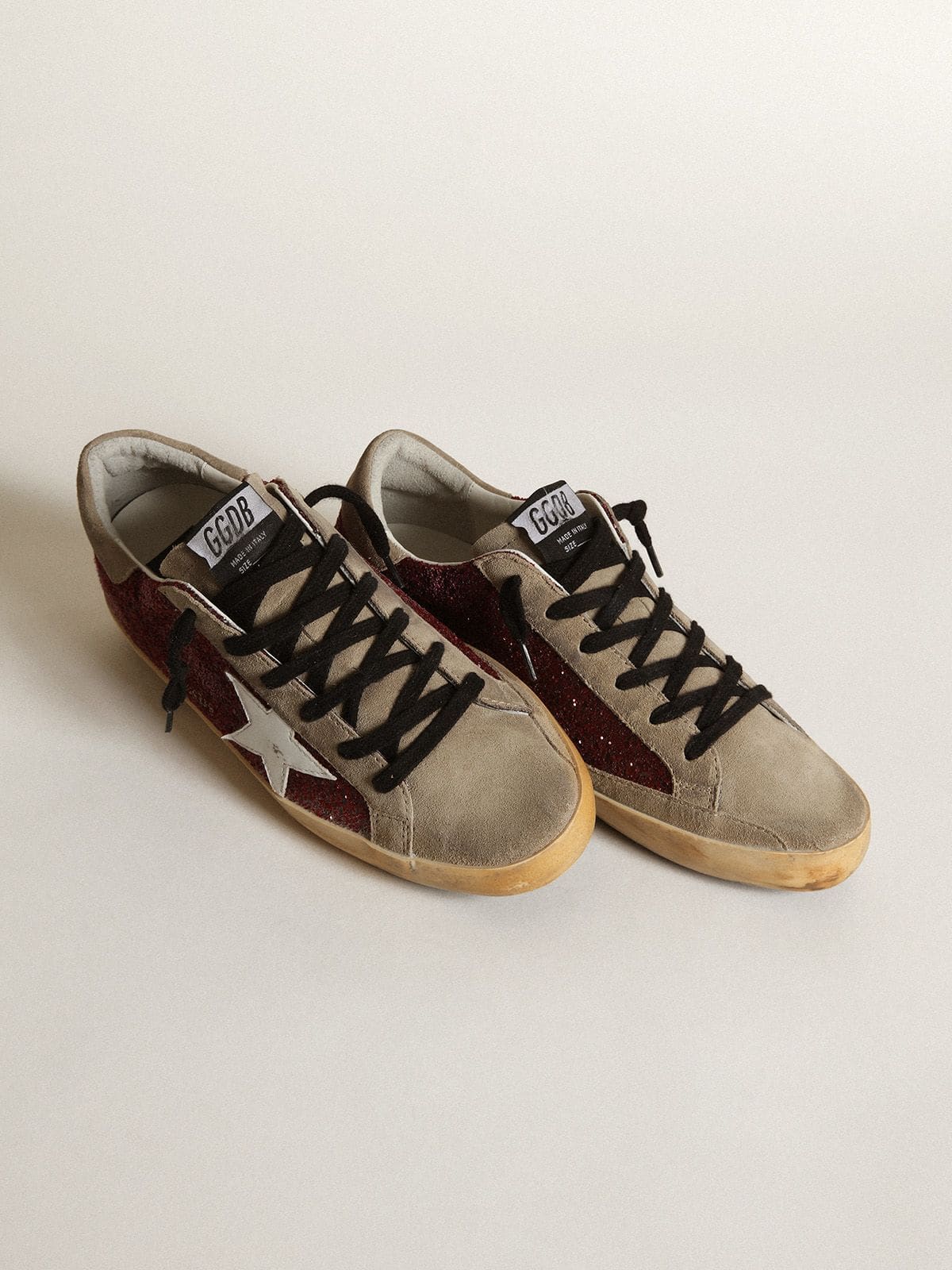 Golden Goose - Super-Star Donna in glitter bordeaux con stella in pelle bianca e linguetta in suede tortora in 