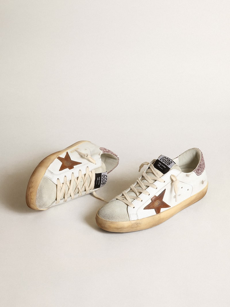 Golden Goose - Super-Star con stella color cuoio e talloncino in glitter rosa in 