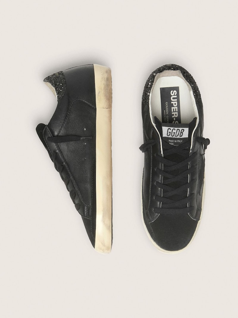 Golden Goose - Super-Star Donna in nappa nera con stella in suede nero e talloncino in glitter neri in 