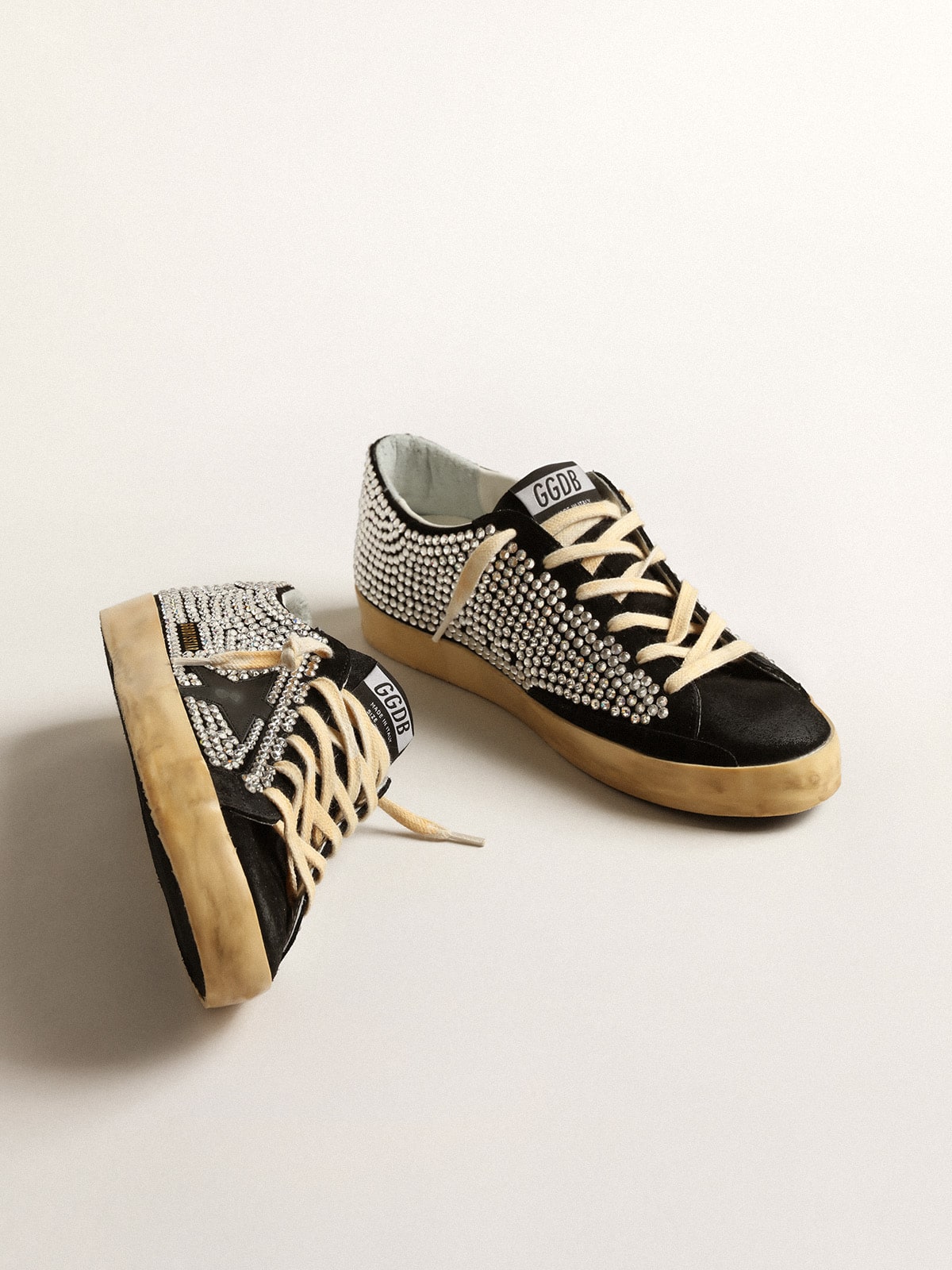 Golden Goose - Super-Star LTD avec cristaux Swarovski et étoile en cuir noir in 