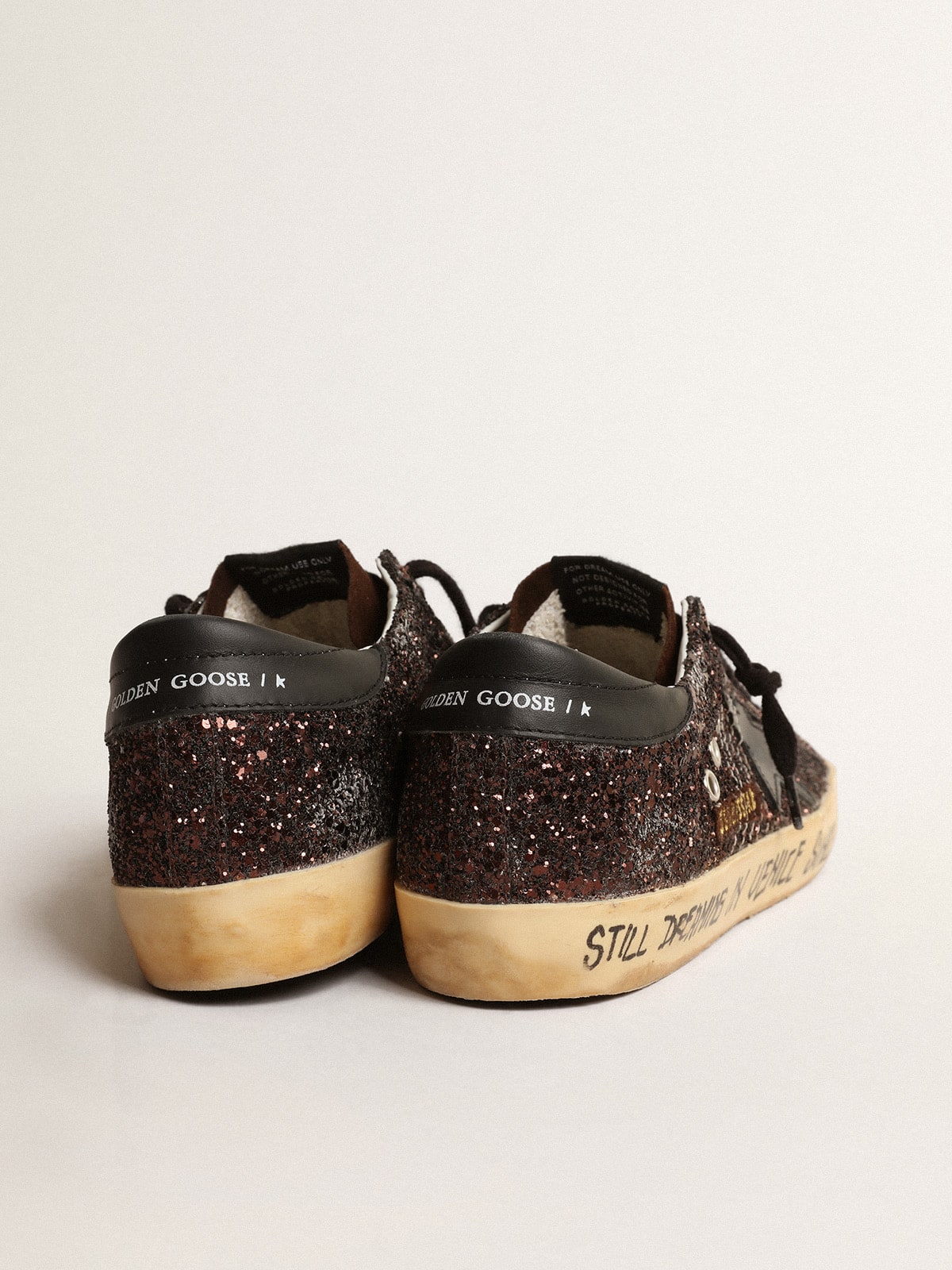 Golden Goose - Super-Star con purpurina marrón con estrella y refuerzo del talón de piel negra  in 