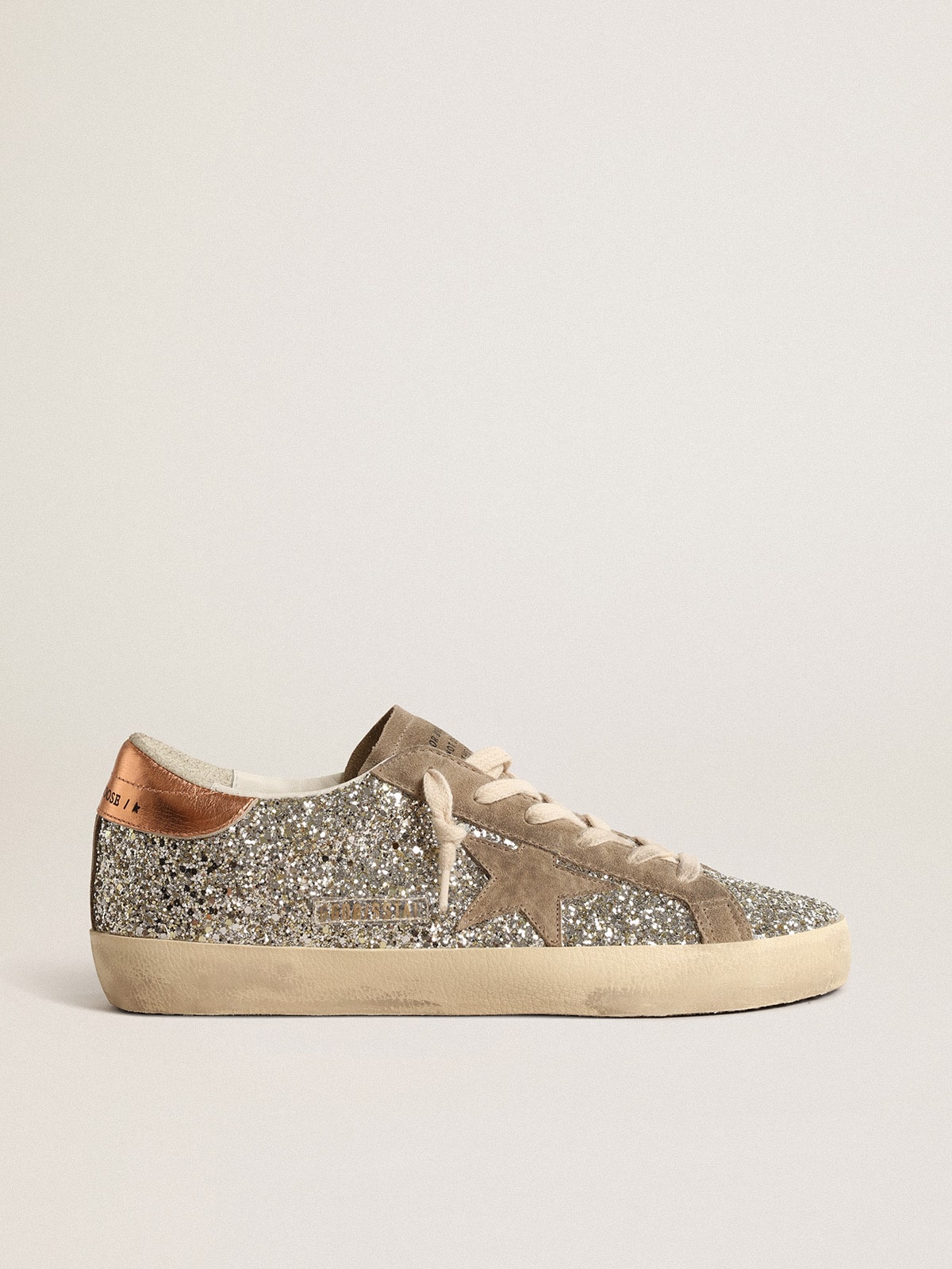 Golden Goose - Super-Star con purpurina platino y estrella de ante color gris paloma in 