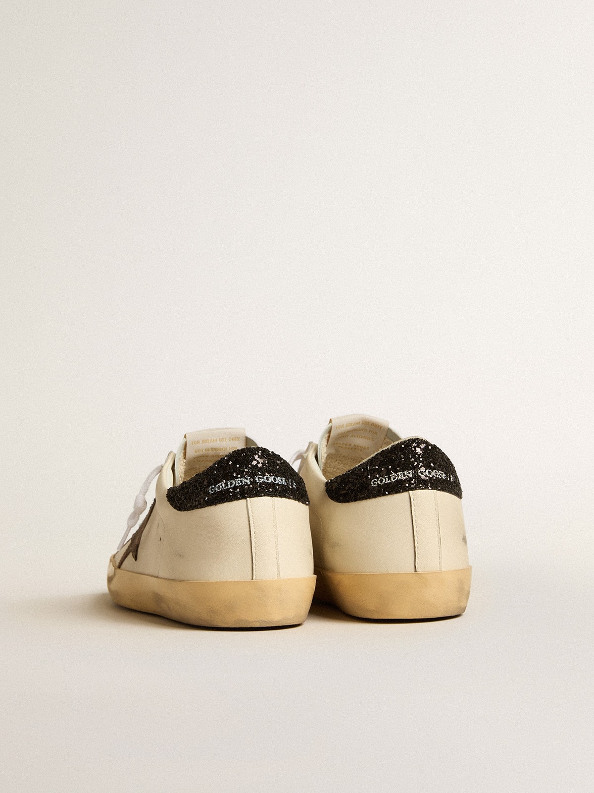 Golden Goose - Super-Star LTD con stella in pelle laminata e talloncino in glitter neri in 