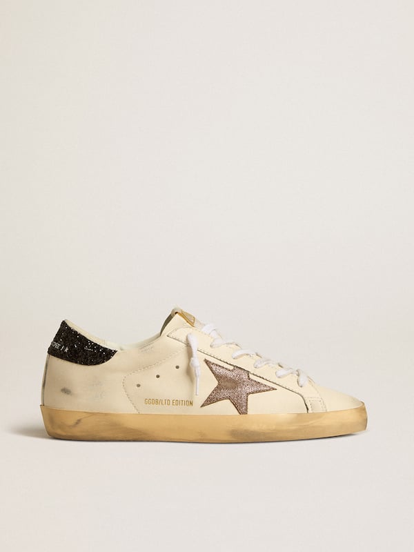 Golden Goose - Super-Star LTD con stella in pelle laminata e talloncino in glitter neri in 