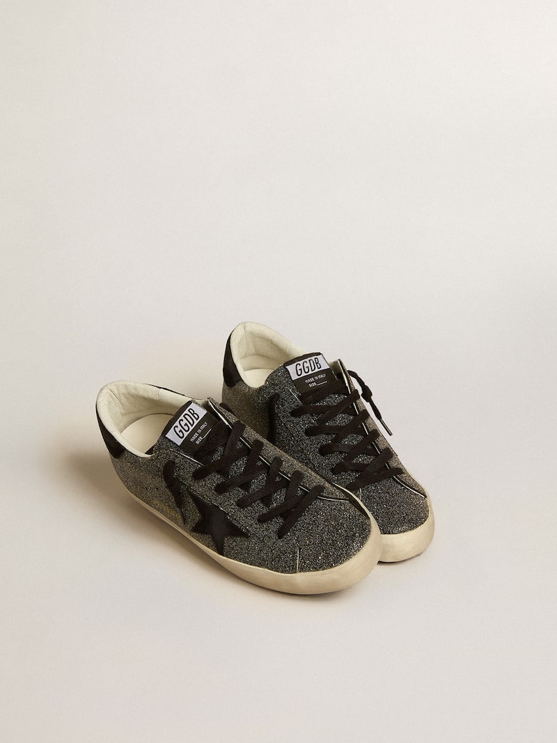 Golden Goose - Super-Star Damen mit schwarzen Swarovski-Kristallen und schwarzem Raulederstern in 