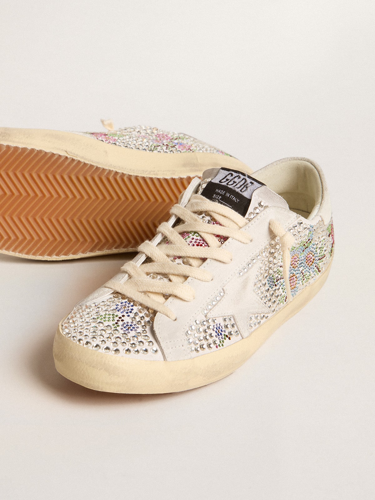 Golden Goose - Super-Star LTD in cristalli Swarovski con stella e talloncino in suede in 