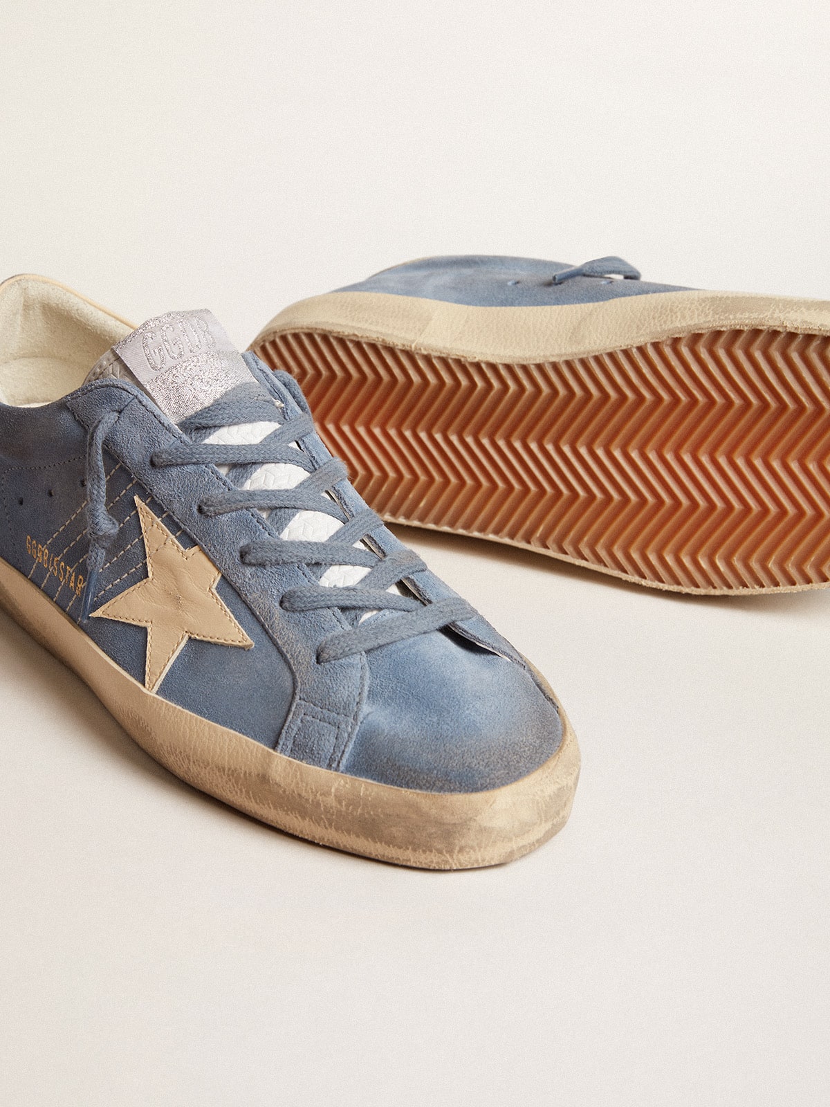 Golden Goose - Super-Star de ante azul con estrella y refuerzo del talón de piel beige in 