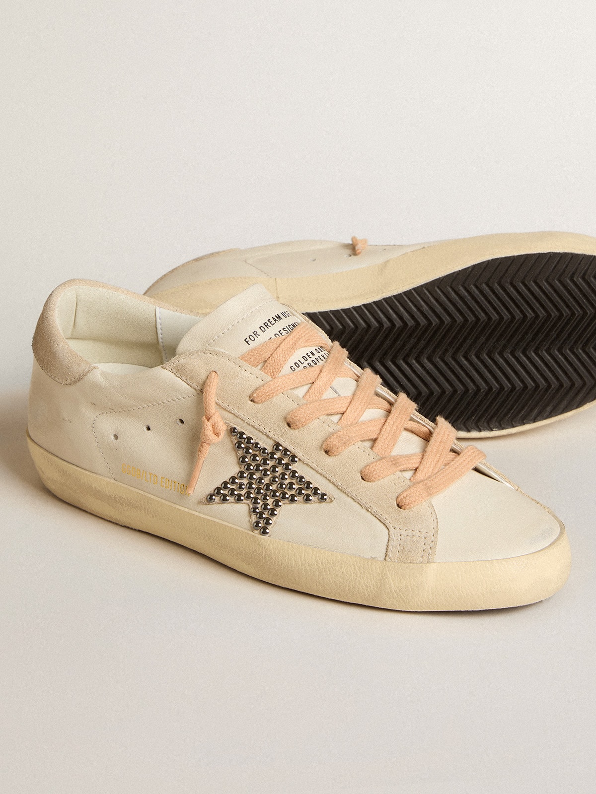 Golden Goose - Super-Star LTD de piel con estrella de ante beige con tachas Swarovski in 