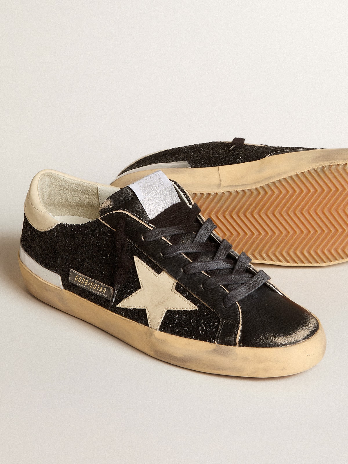 Super Star a paillettes noires et en cuir nappa noir avec etoile et contrefort en cuir creme Golden Goose