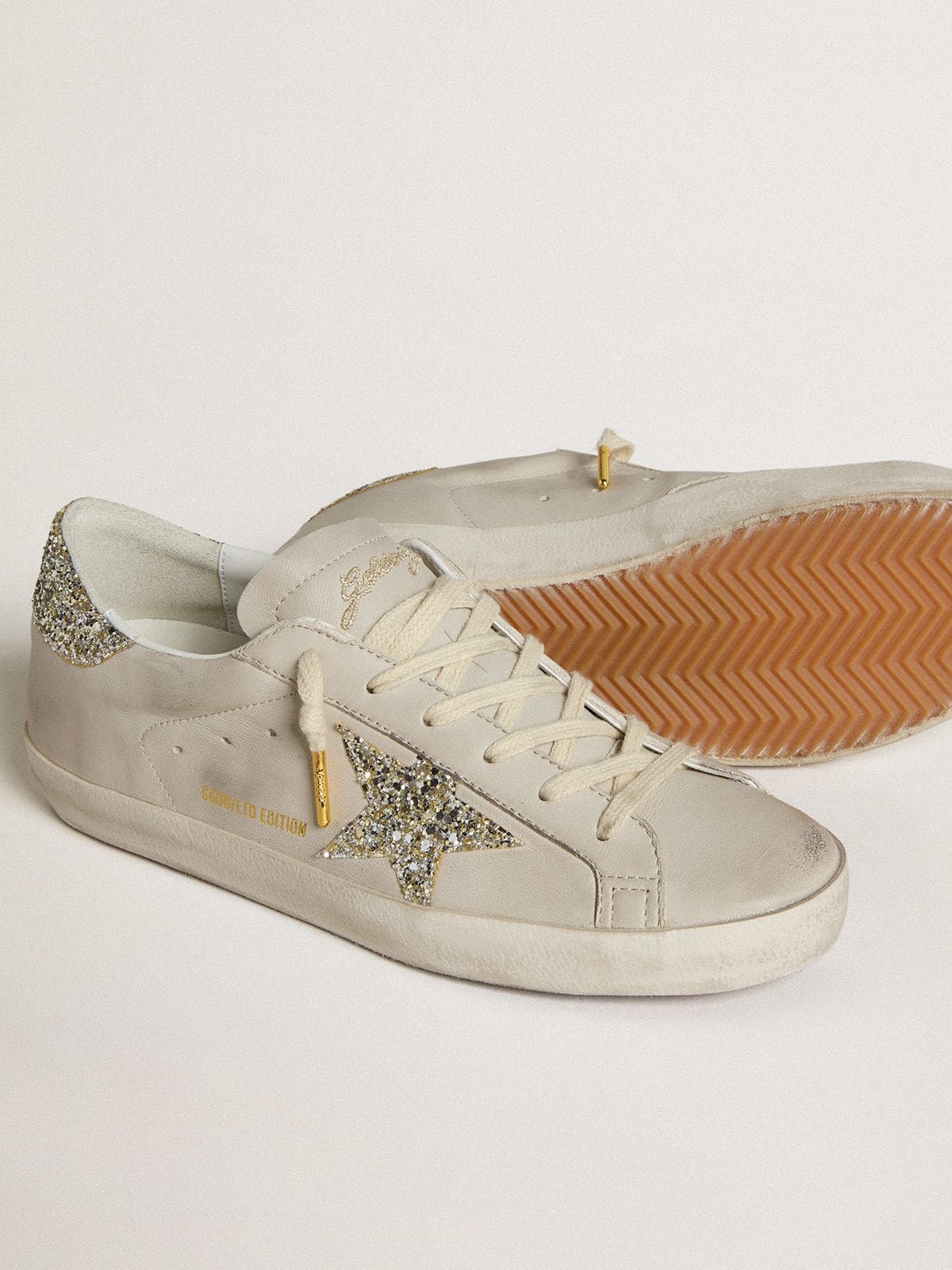 スニーカー Golden  GWF00102F004677 Sneakers Super-Star woman's Women's Super-Star with burgundy suede star and light blue