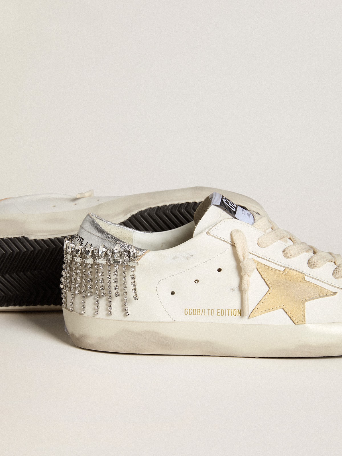 Golden Goose - Super-Star LTD com estrela de suede e talão de couro com cristais in 