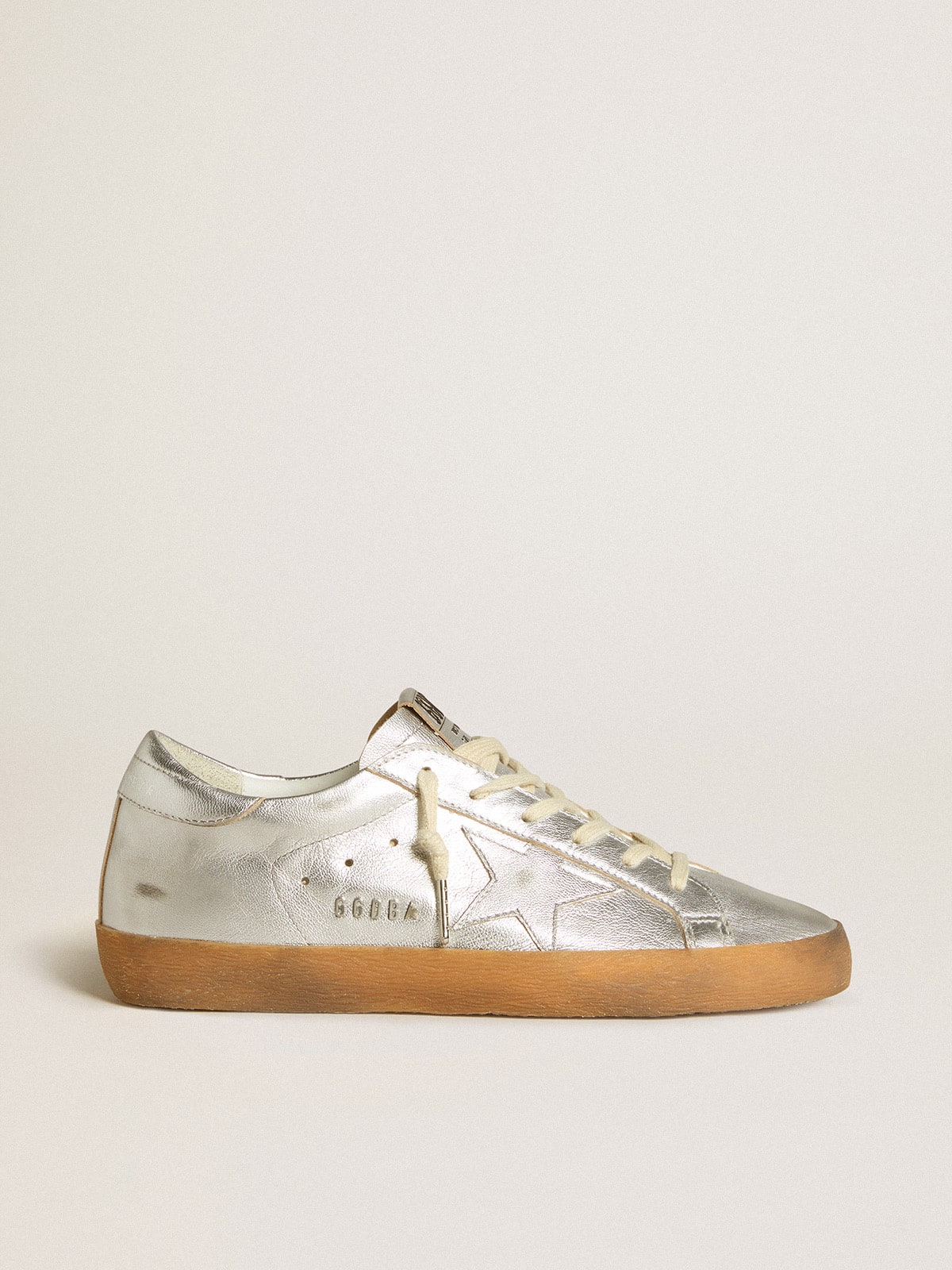 Golden Goose - Super-Star de piel laminada plateada con estrella y refuerzo del talón de piel in 