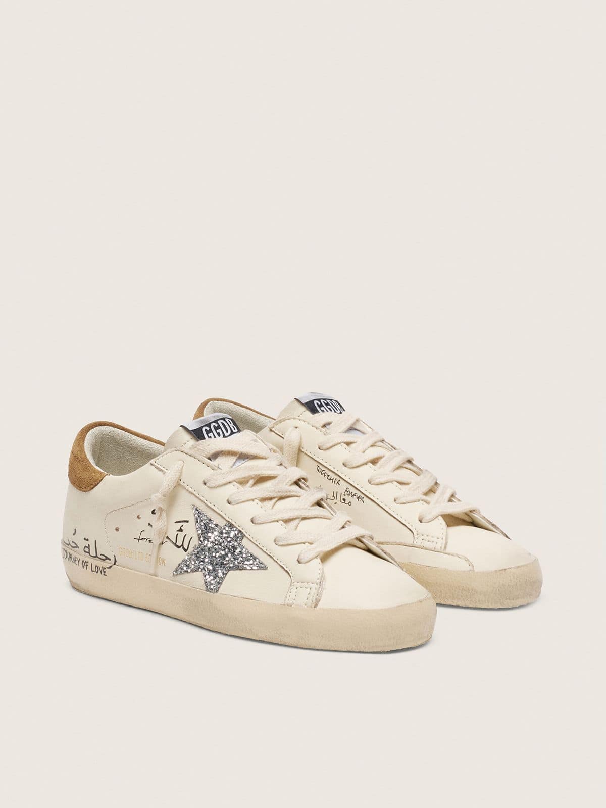 Golden Goose - Super-Star Feminino de napa com estrela de glitter prateado e escritas all-over in 