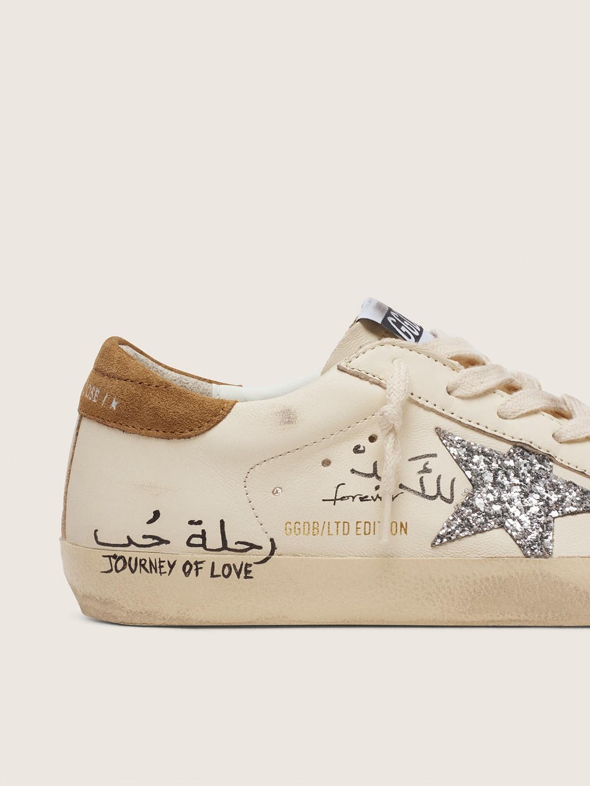 Golden Goose - Super-Star Feminino de napa com estrela de glitter prateado e escritas all-over in 