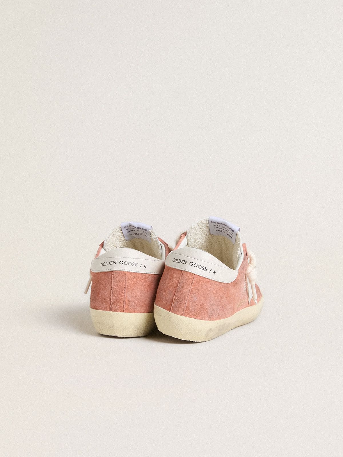 Golden Goose - Super-Star Donna in suede color corallo con stella e talloncino in pelle bianca  in 